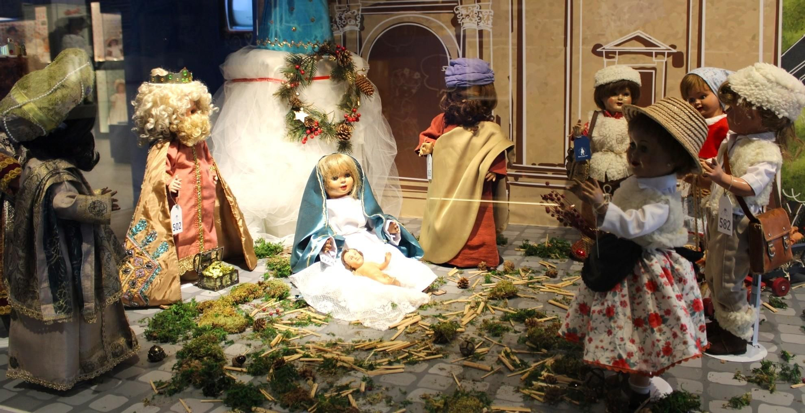 Una de las escenas navideñas representadas en la colección Muñecas María Emilia Lira