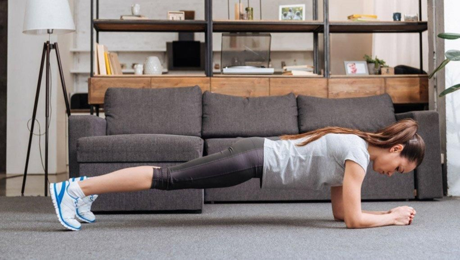 Los españoles sobrellevan la cuarentena con deportes y redes sociales