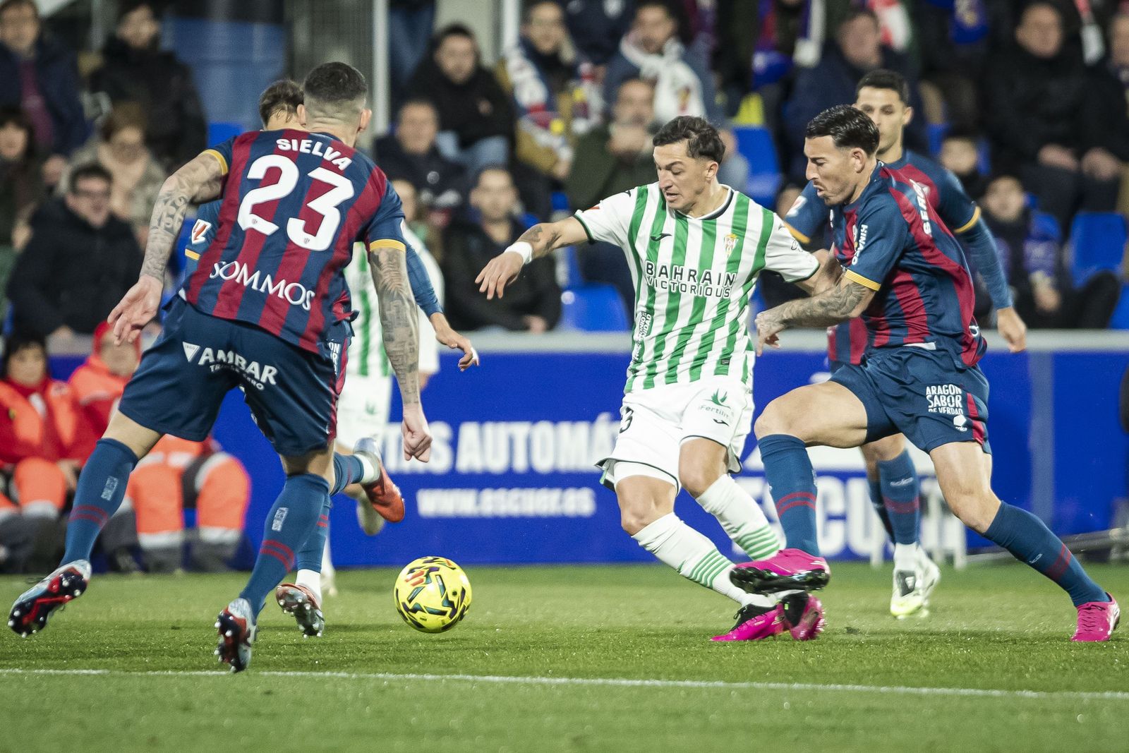 Las mejores fotos del triunfo agónico del Córdoba CF en Huesca