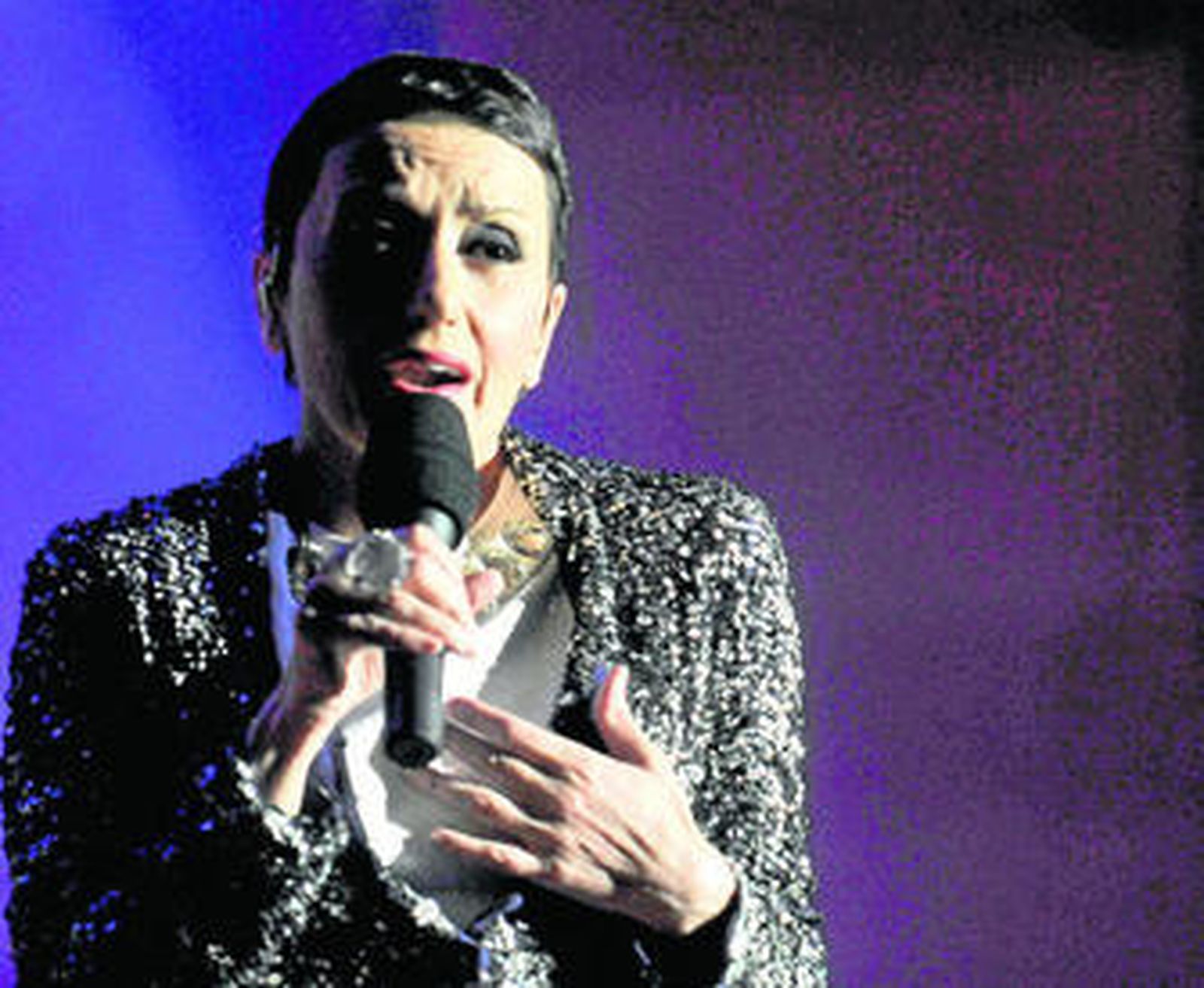 Luz Casal durante un concierto.