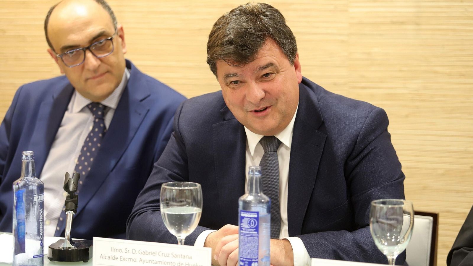 El alcalde de Huelva, Gabriel Cruz, durante el acto de presentación.