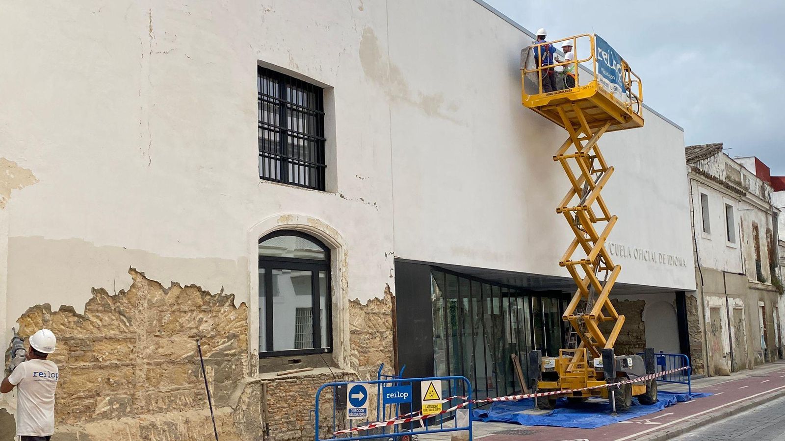 Una imagen de la fachada de la Escuela de Idiomas de Jerez