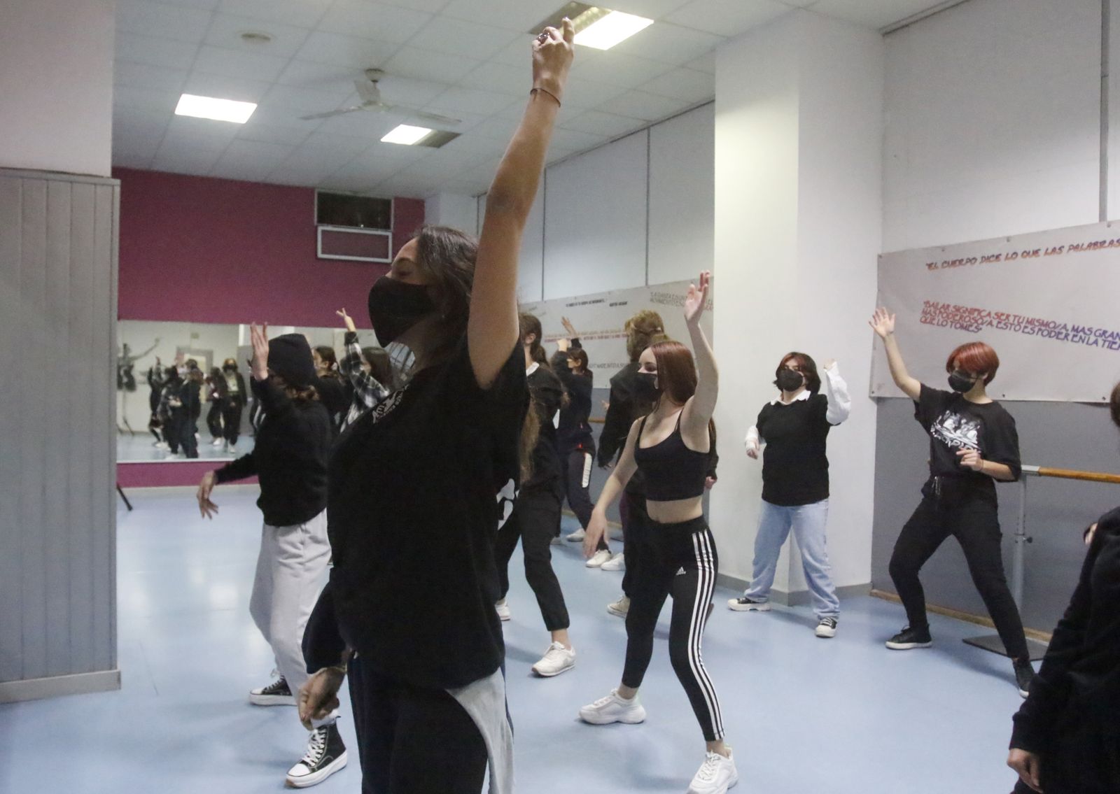 Las fotografías de una clase de K-pop en Córdoba, el baile coreano de moda