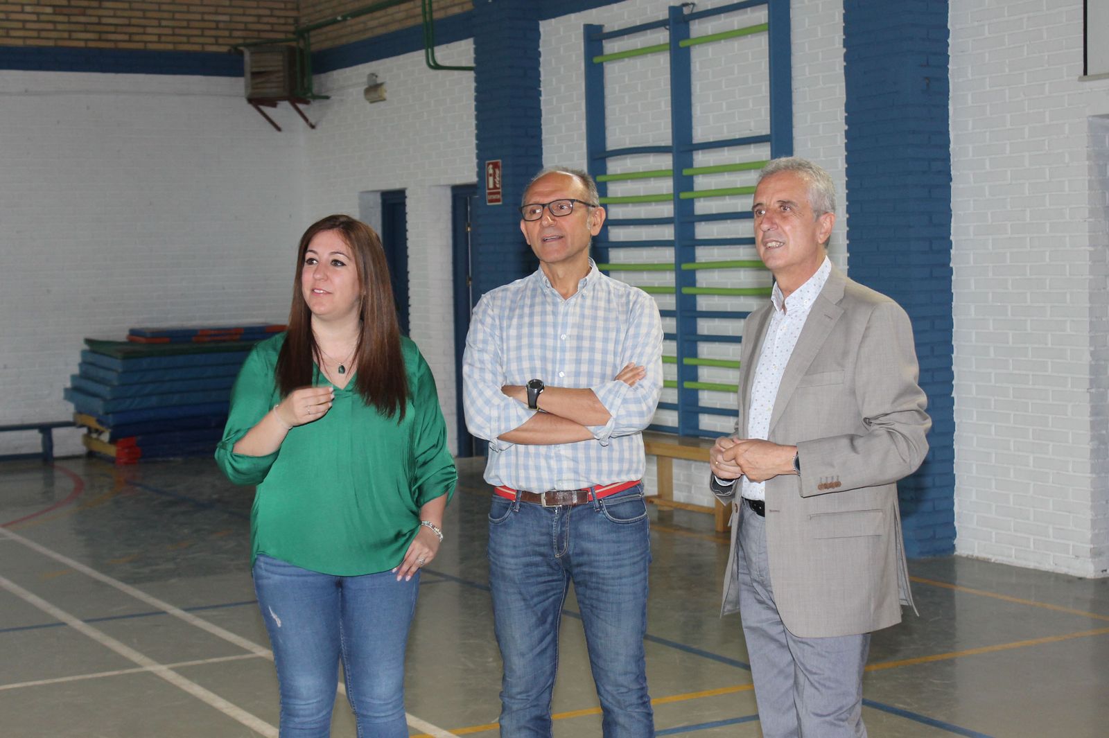 Lourdes Parra, Antonio Osuna y Juan Pérez, en su visita al colegio.