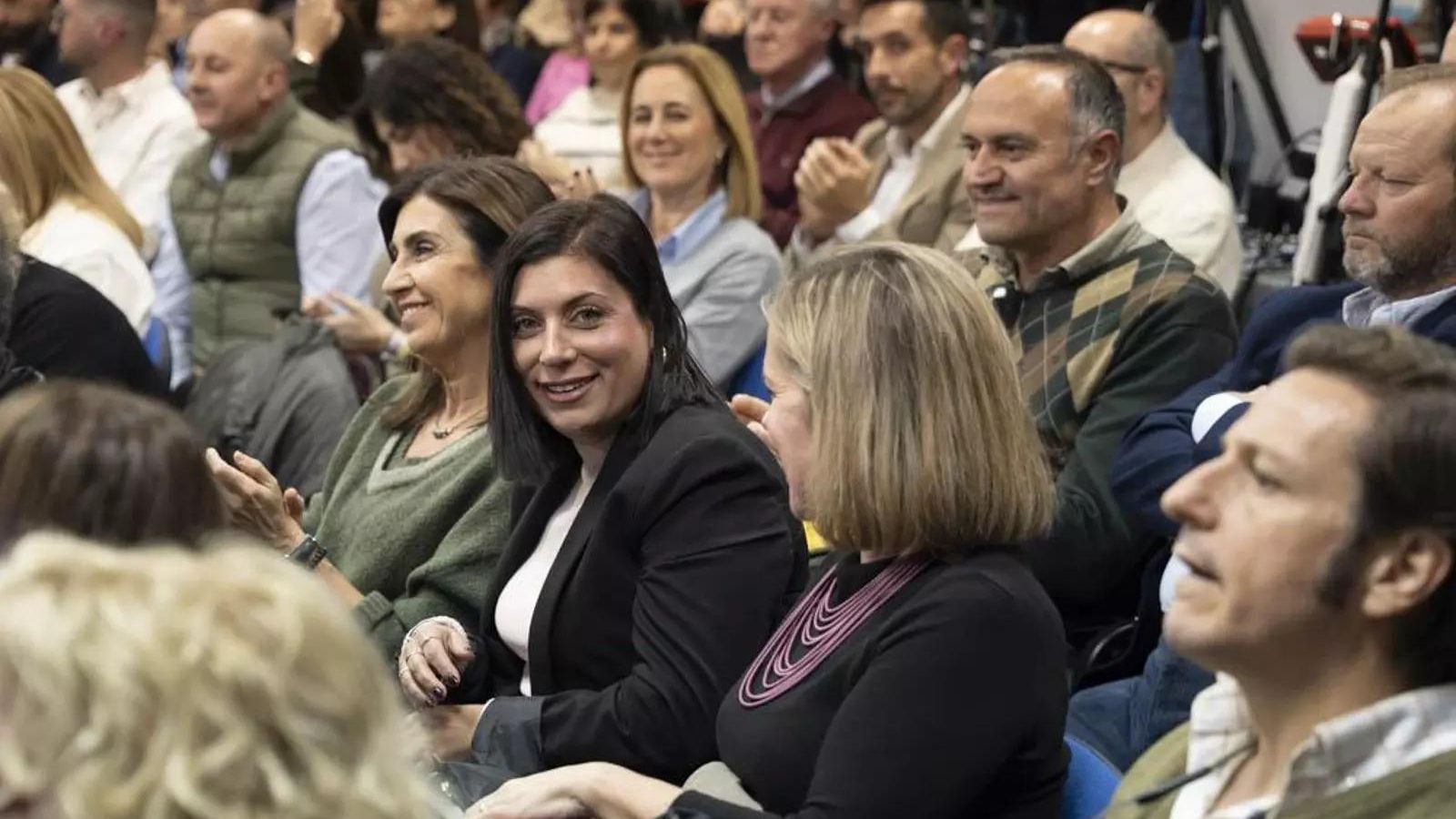 Lorena Nieto, en el centro de la imagen.