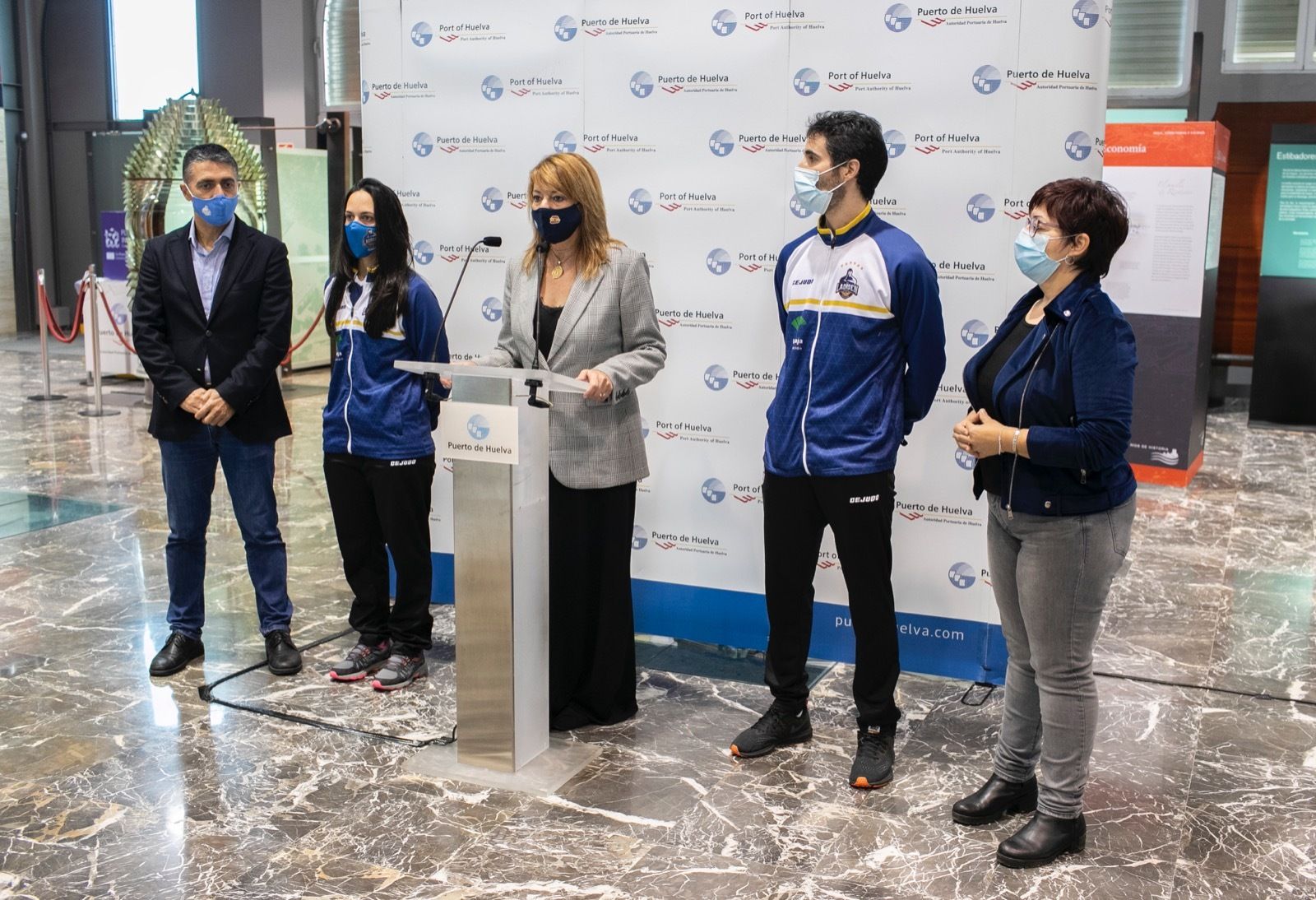 El Puerto de Huelva sella su compromiso con el Club Bádminton IES La Orden