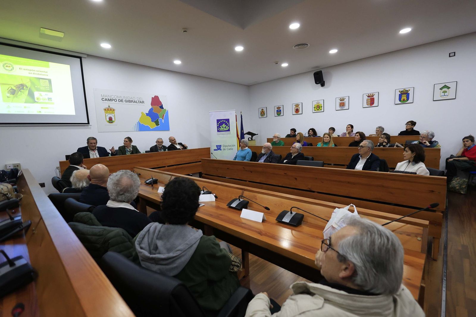 Las fotos de la presentación de las dos nuevas guías del patrimonio del Campo de Gibraltar