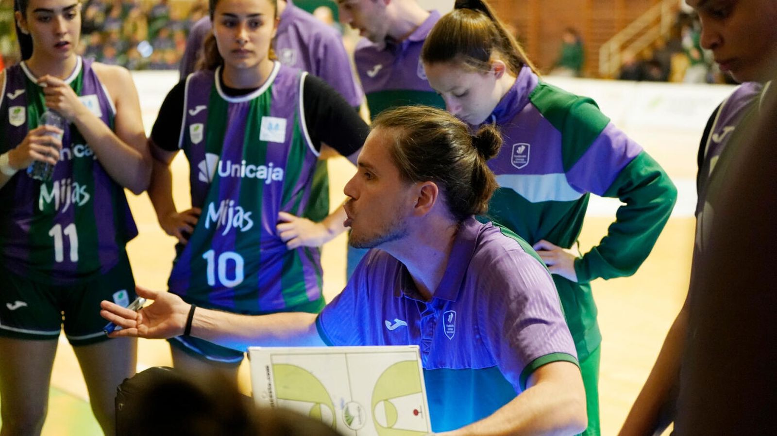 Javi Pérez da órdenes.