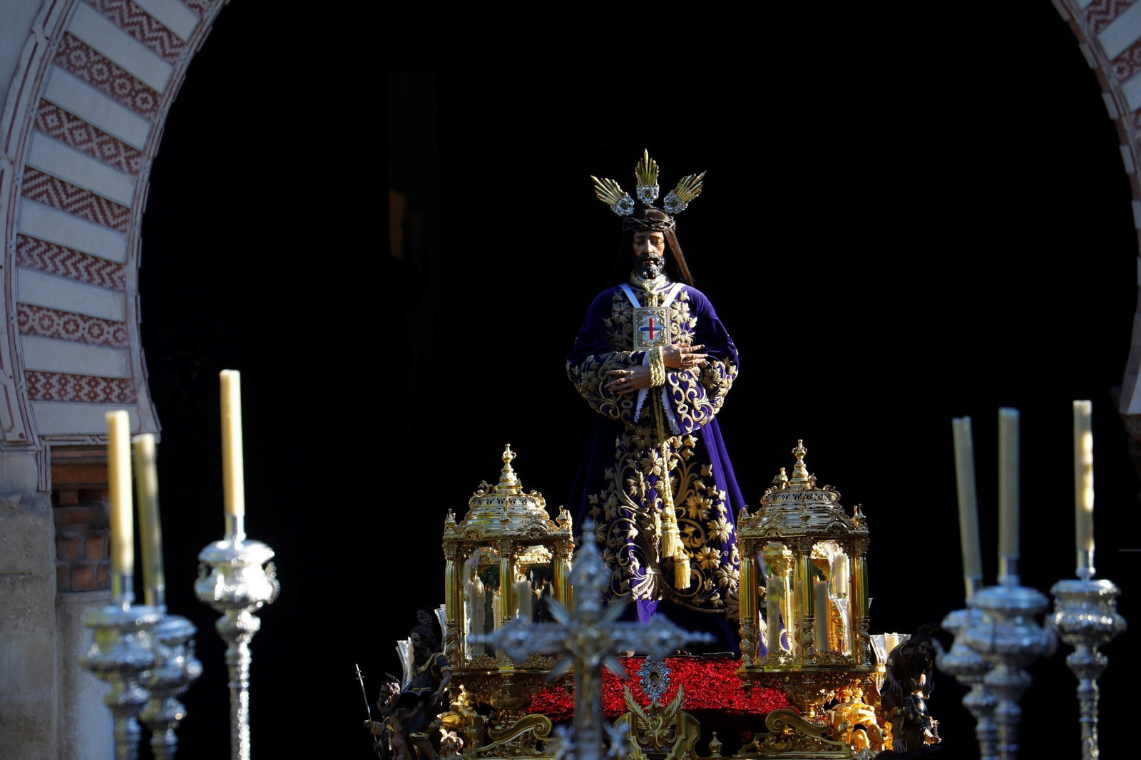 Las mejores fotos de los traslados de regreso de las hermandades tras el Magno Vía Crucis de Córdoba