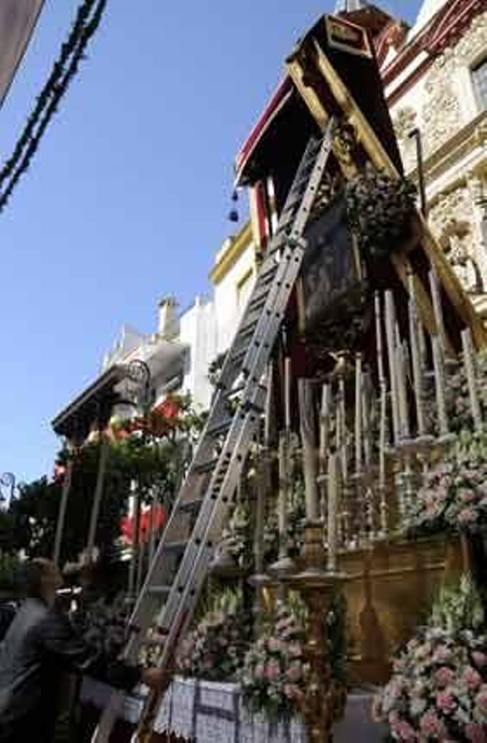 El altar de las Siete Palabras, a punto de desplomarse en el Salvador