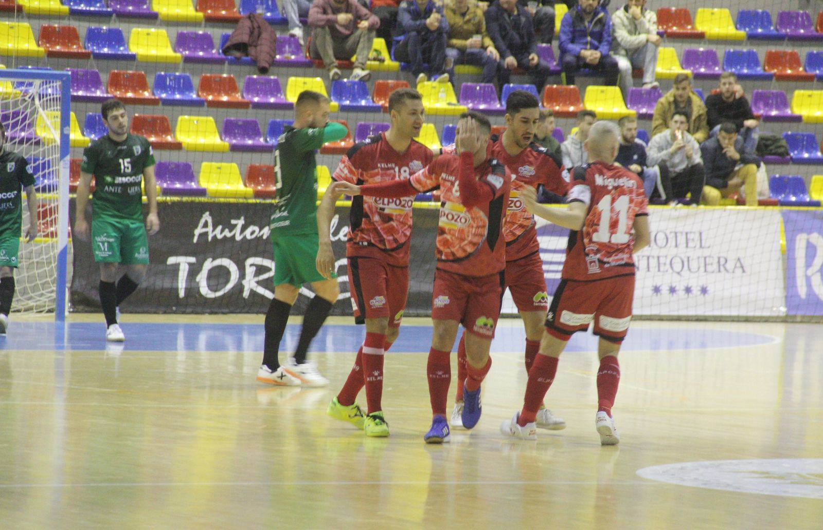 El Pozo Murcia celebra uno de los goles conseguidos en el Argüelles.