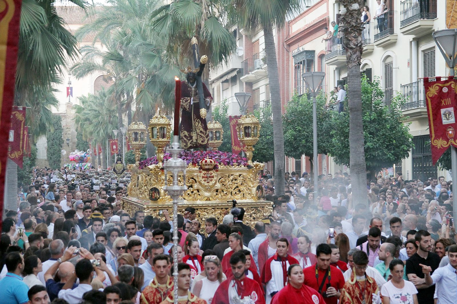 Imágenes del Señor de Pasión en la procesión del centenario de la hermandad
