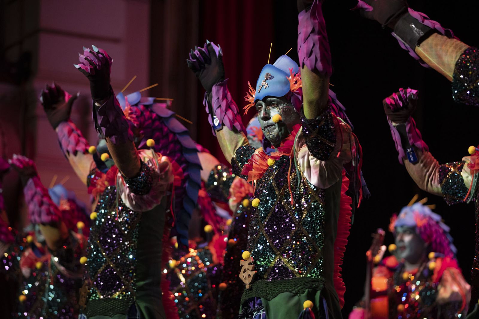 Imágenes de la actuación de la comparsa de Huelva 'El mar de febrero' en el Carnaval Colombino