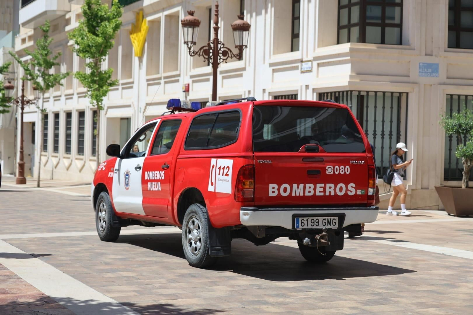 Un vehículo de bomberos en Huelva.