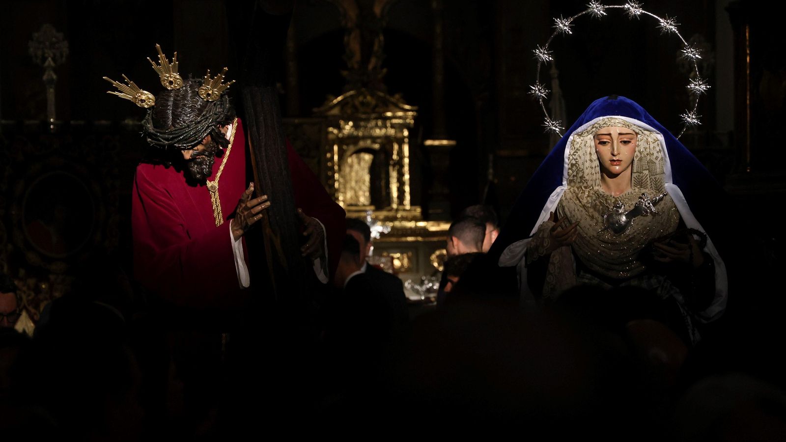 Jesús Nazareno de Viñeros y Nuestra Señora del Traspaso y Soledad. Jesús Nazareno de Viñeros y Nuestra Señora del Traspaso y Soledad.