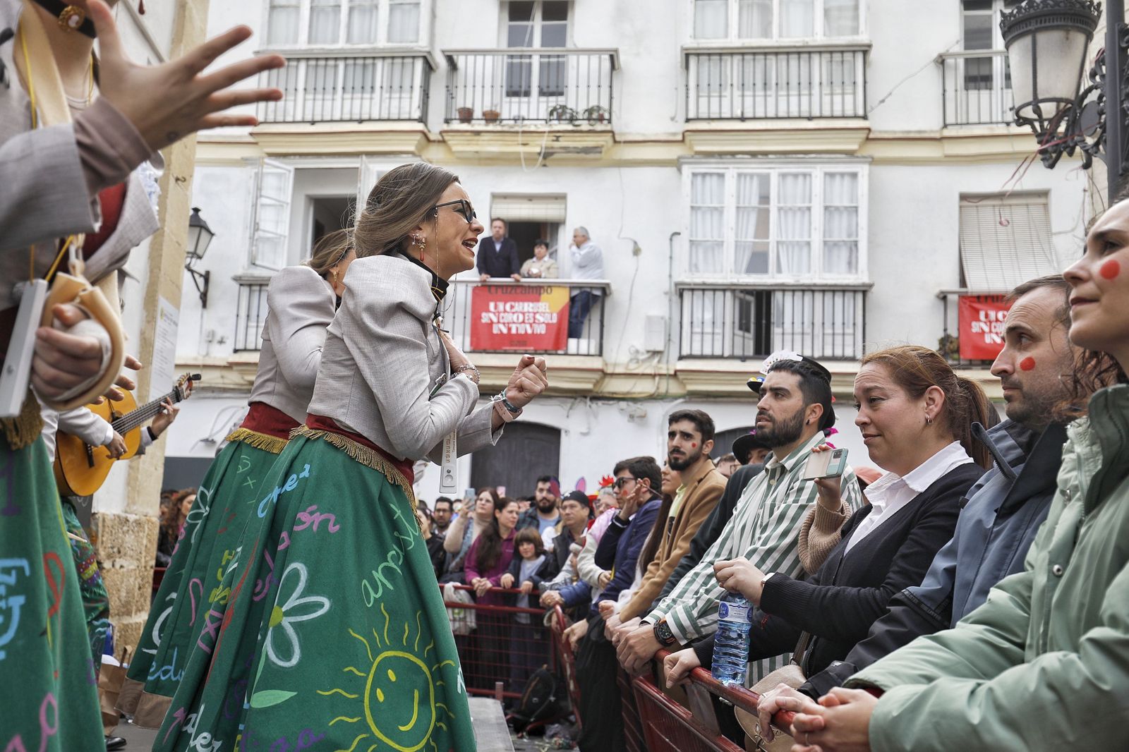 Carnaval de Cádiz 2023: Un sábado de batalla de coplas, en imágenes