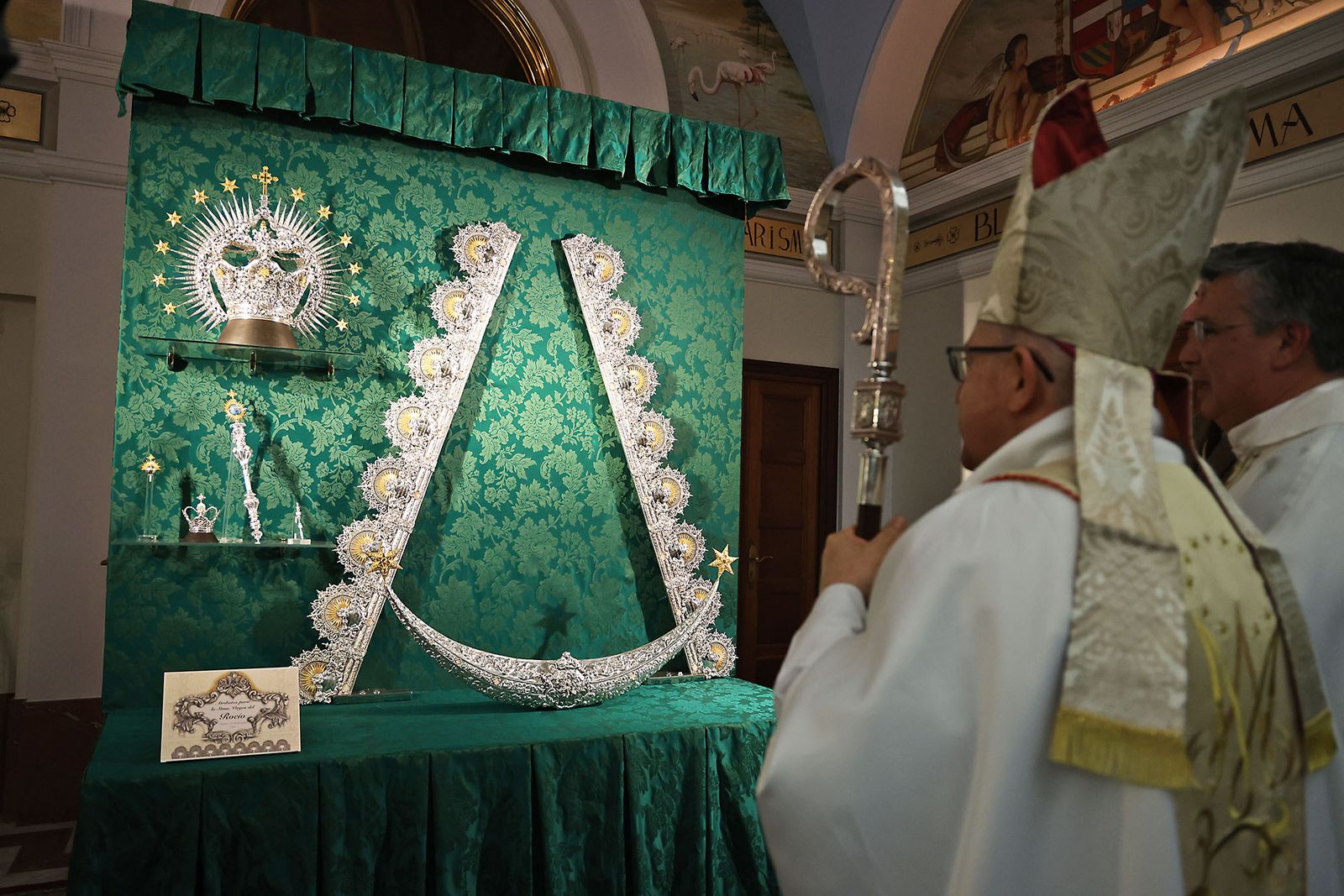 Sabatina y Bendición de nuevos atributos para la Virgen del Rocío