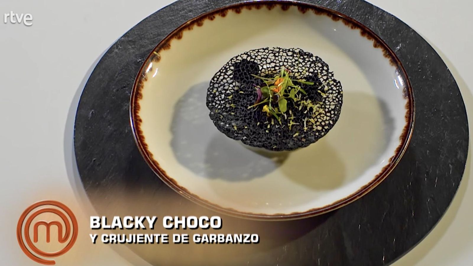 Blacky choco y crujiente de garbanzo
