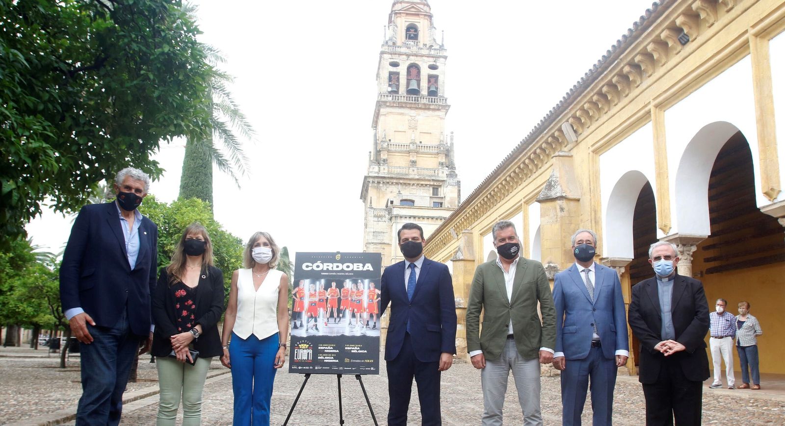 Imagen del acto de presentación celebrado en el Patio de los Naranjos.