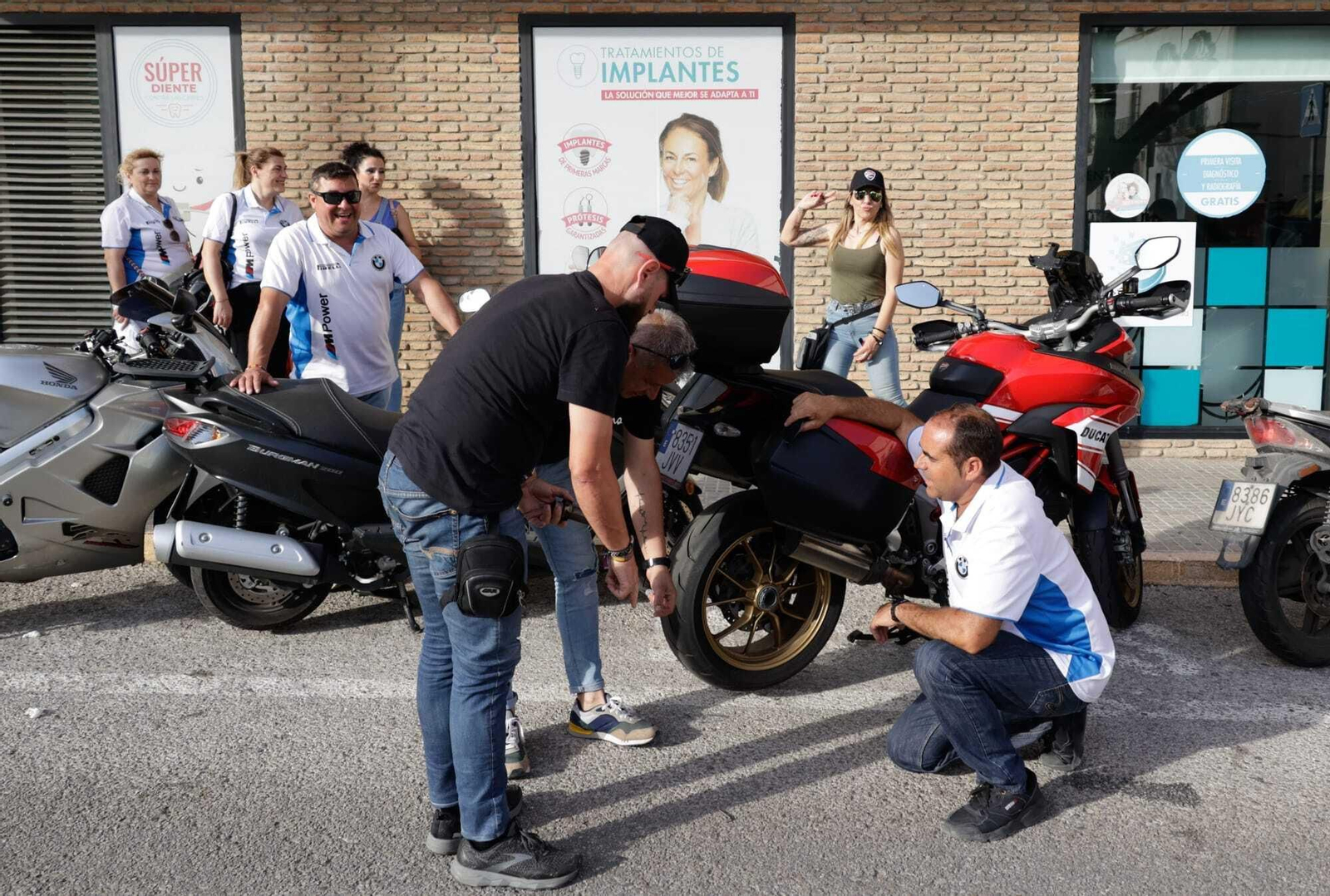 El viernes de motorada en El Puerto, en imágenes