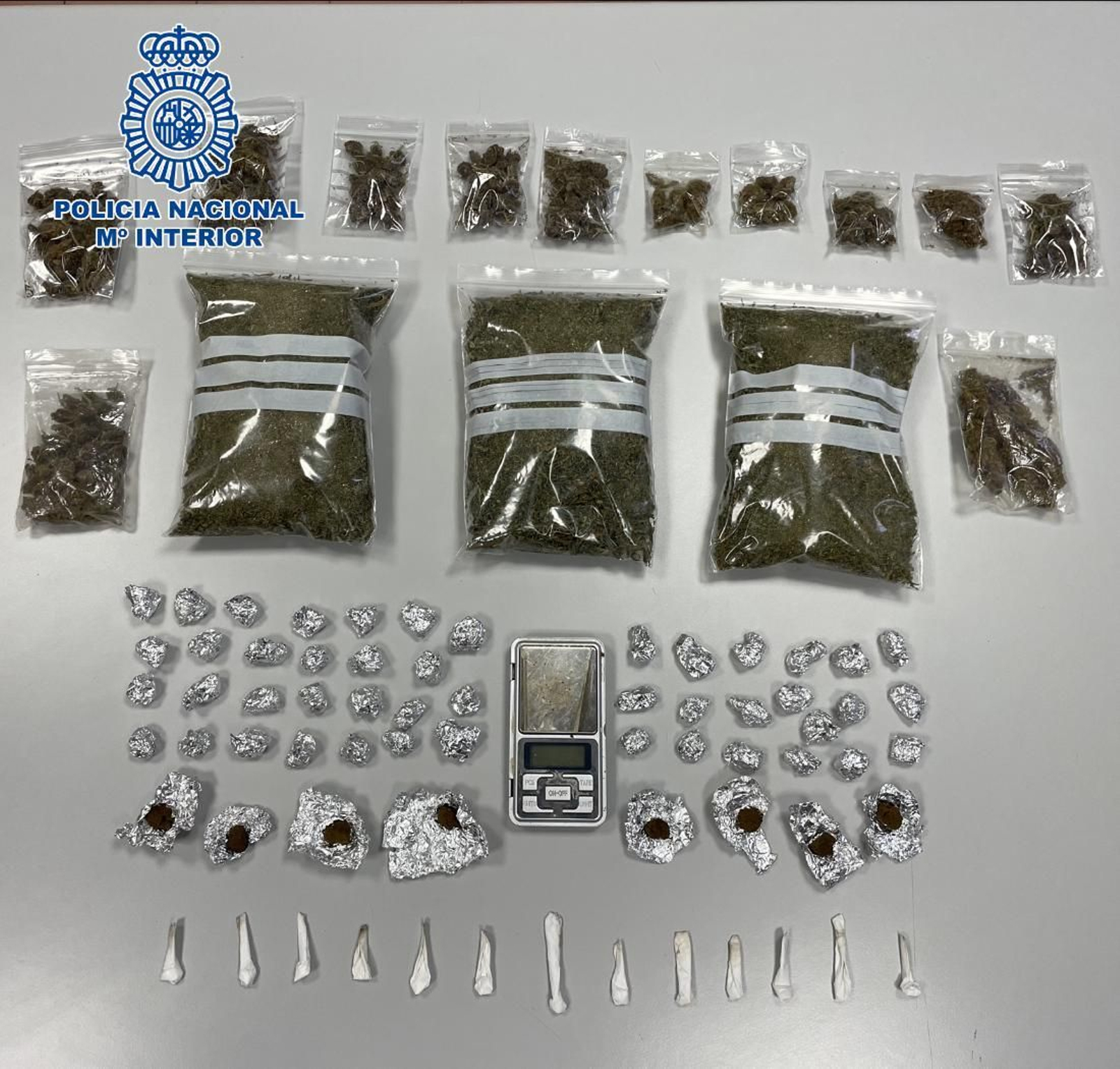 Parte de la droga incautada.