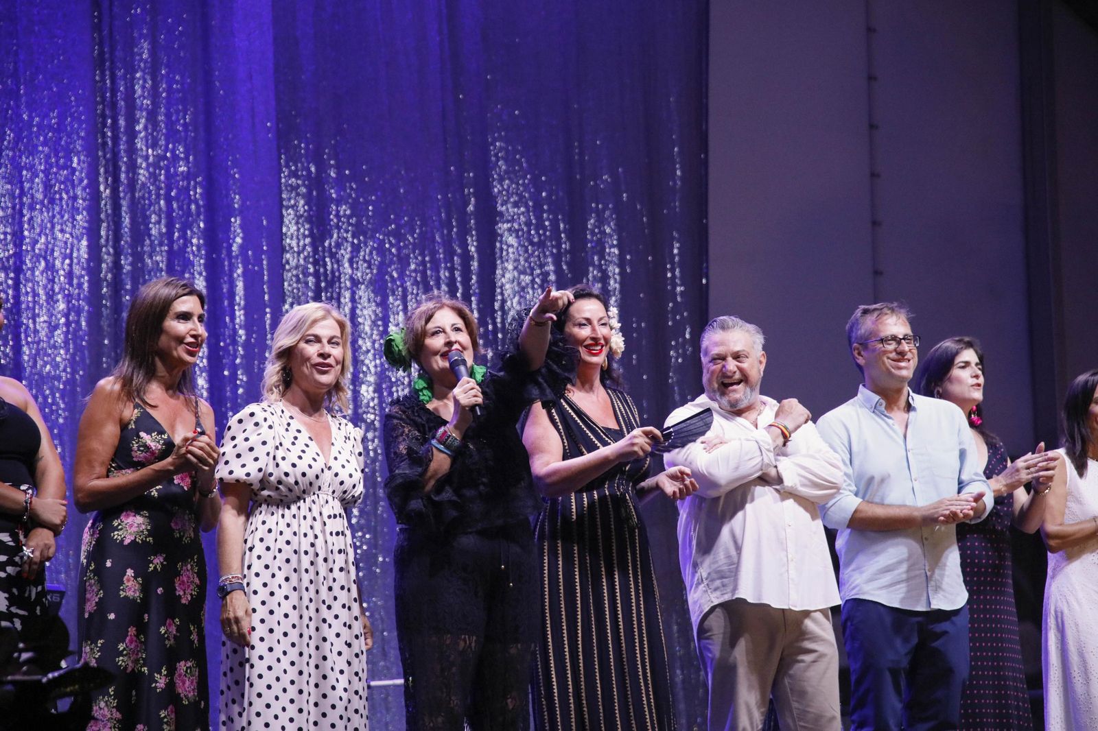 Las mejores imágenes del homenaje a los mayores en la caseta municipal de Almería