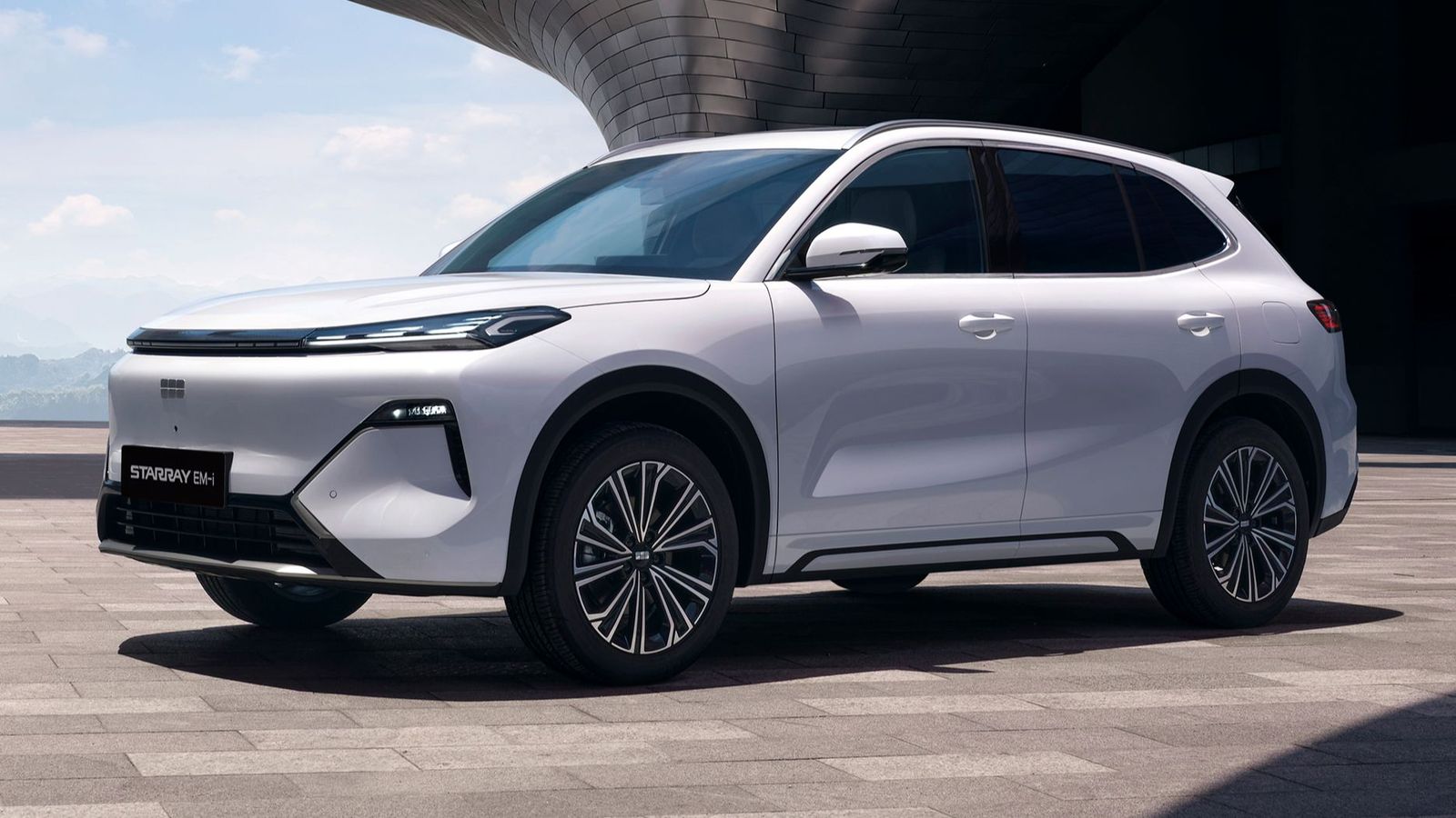 Geely se estrena en España con dos SUV electrificados y precios desde ...