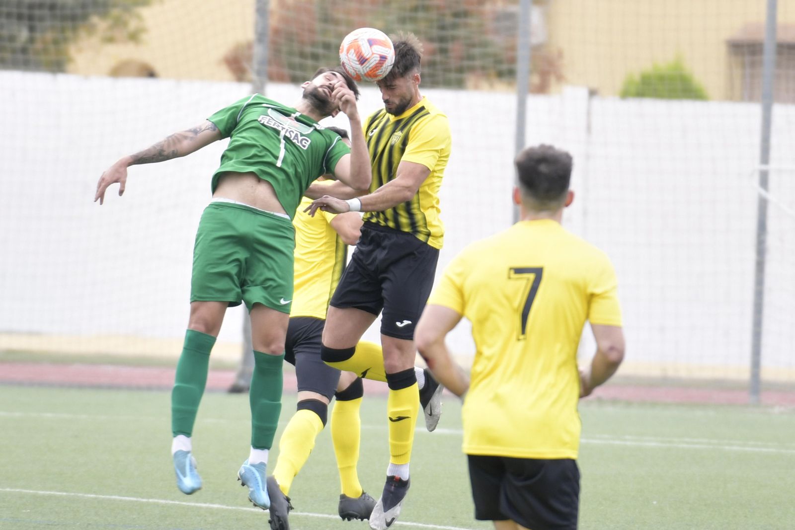 Imagen del derbi entre el Atarfe y el Cubillas.