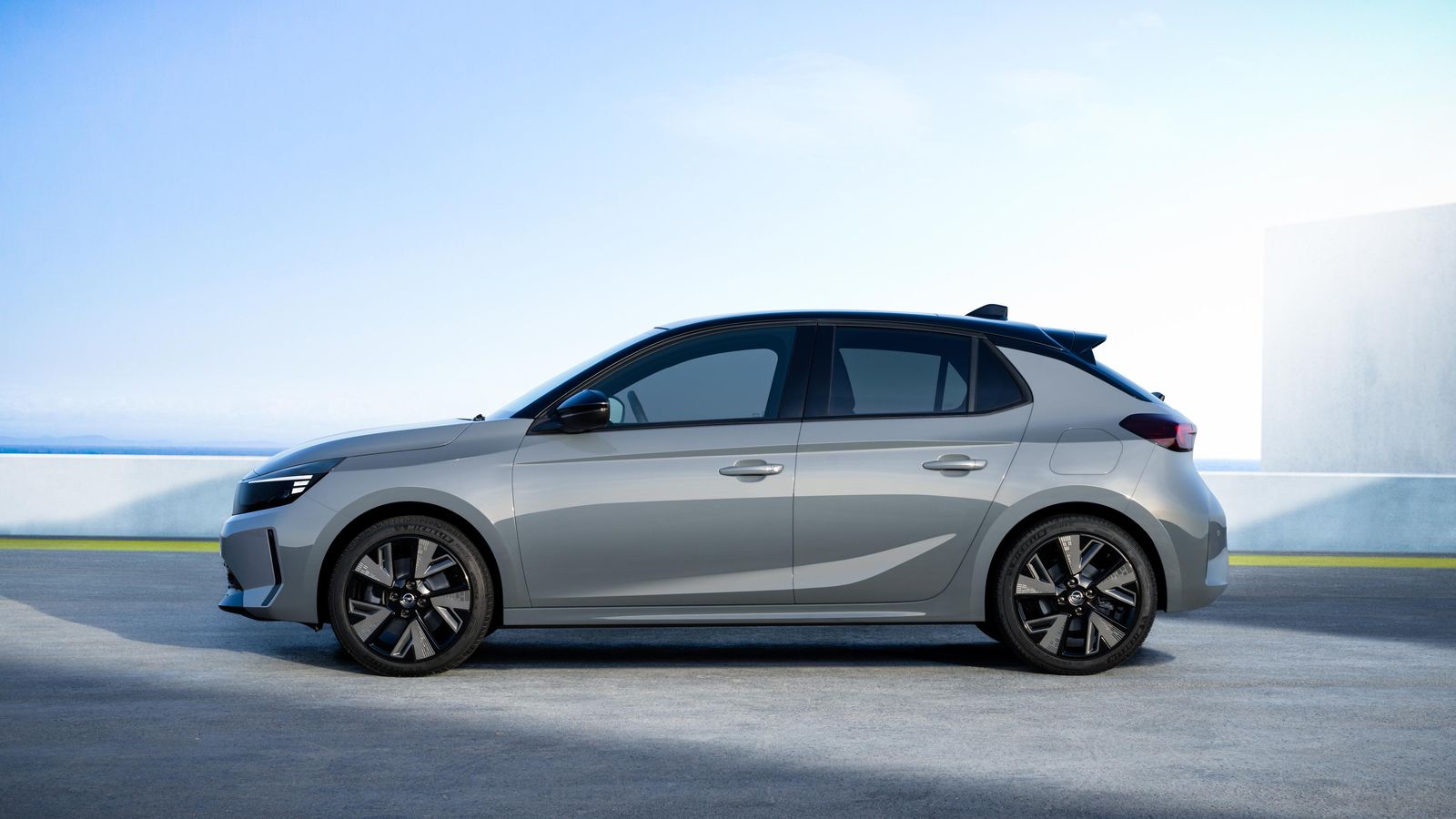 La autonomía de la nueva versión eléctrica aumenta 48 km respecto a la primera del Corsa-e que aún se mantendrá a la venta. La autonomía de la nueva versión eléctrica aumenta 48 km respecto a la primera del Corsa-e que aún se mantendrá a la venta.