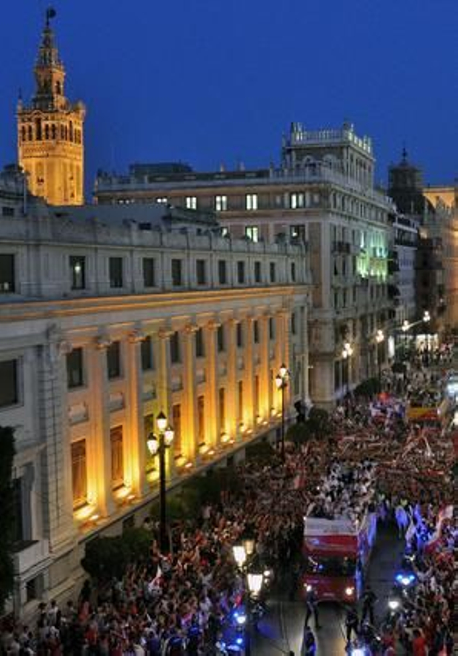 La Avenida de la Constitución era un hervidero de gente.

Foto: Manuel Gómez