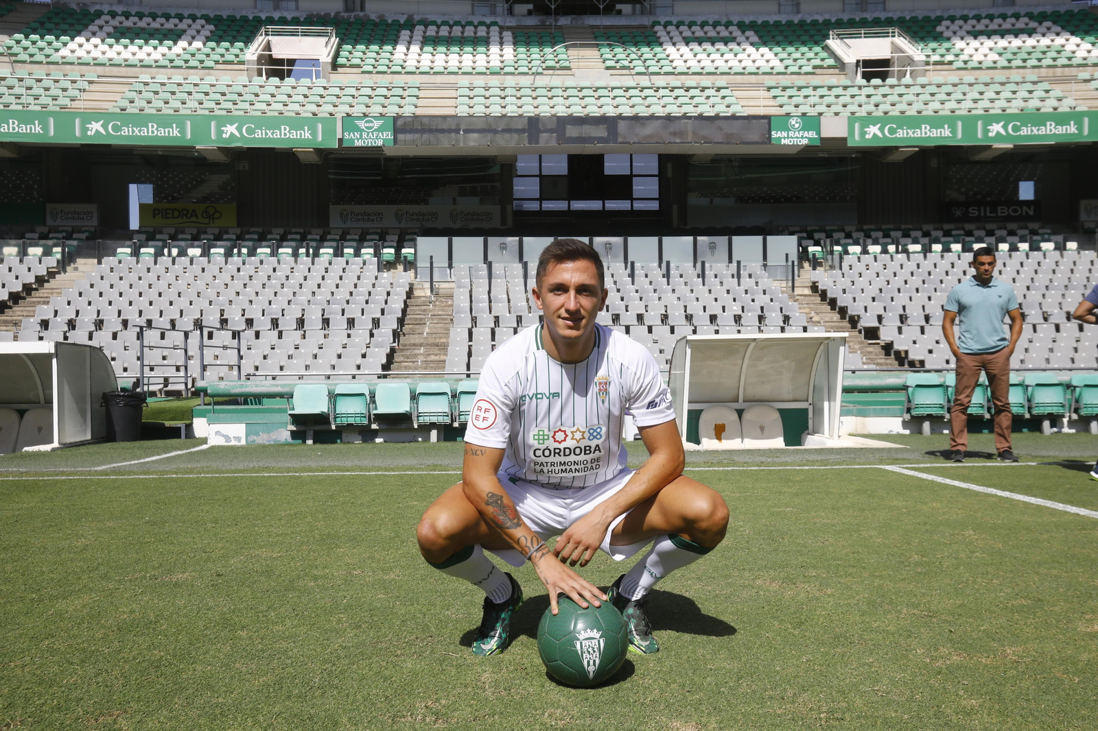 Las imágenes de la presentación de Christian Carracedo con el Córdoba CF