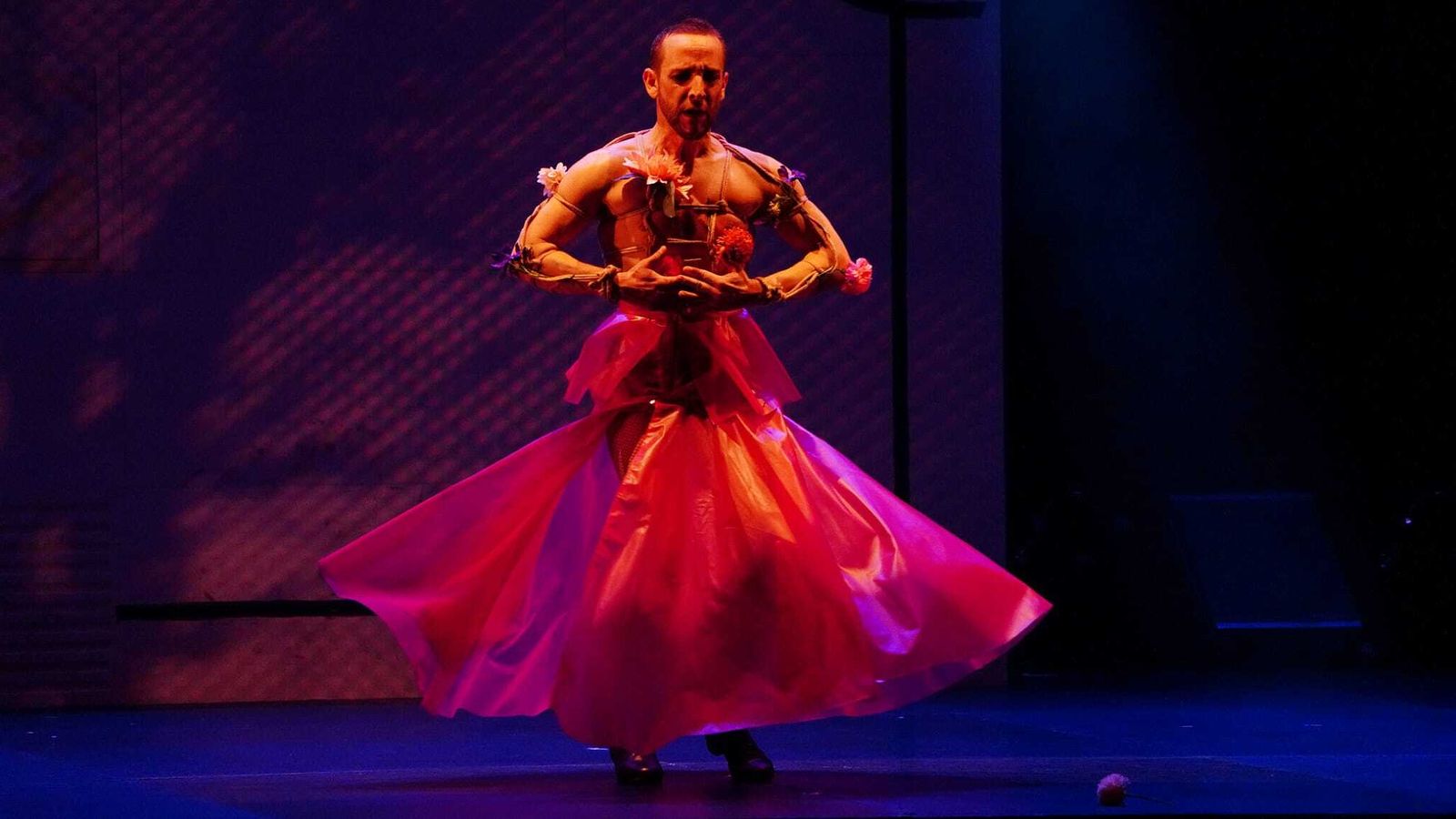 Manuel Liñán, bailando por farrucas.