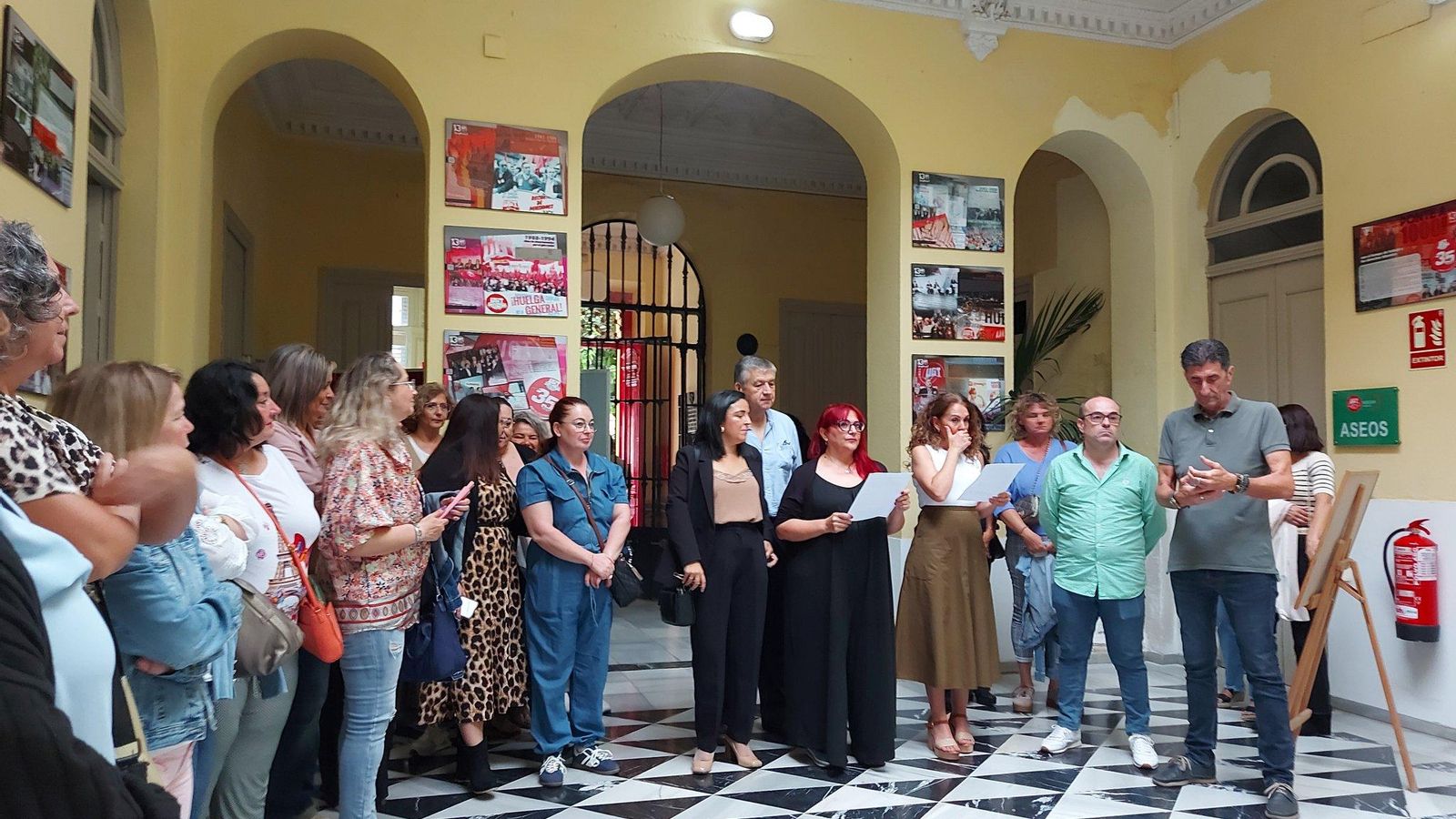Asistentes a las jornadas de UGT Huelva por el Día Mundial del Trabajo Decente.