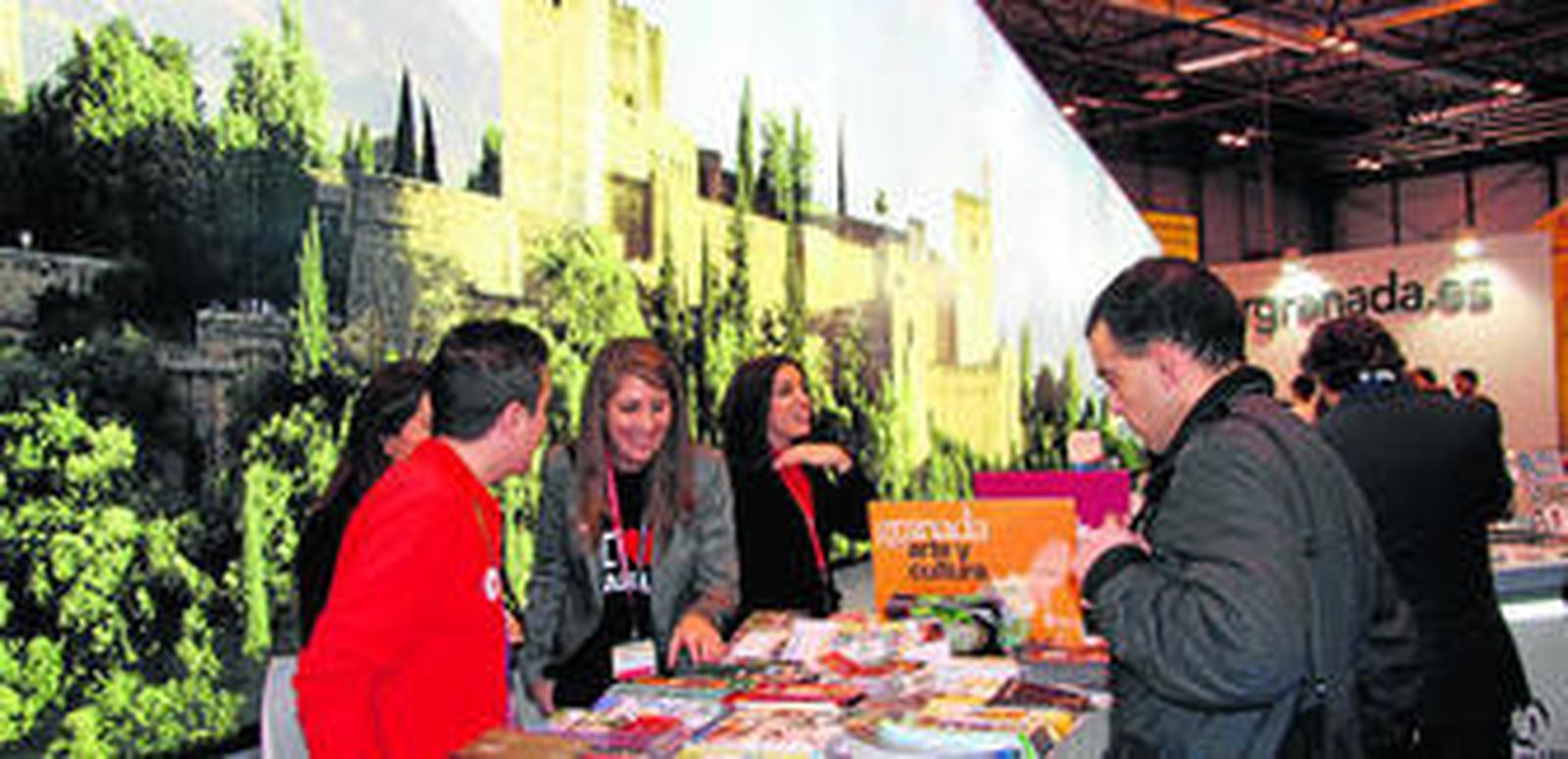 La Alhambra y el Albaicín son imprescindibles para el turismo de Granada y por ello tienen una gran presencia en la Feria de Turismo de Madrid.