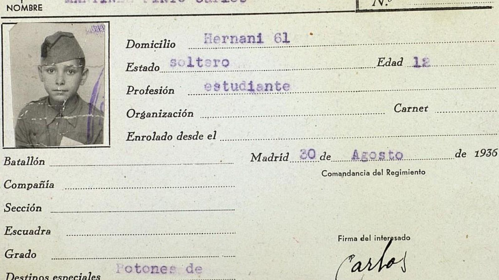 Ficha de un niño de 12 años de edad, que sirvió de botones en la Comandancia del V Regimiento.