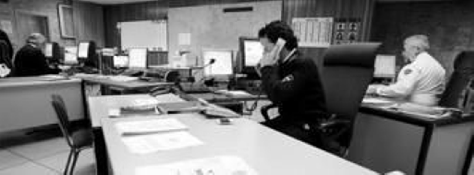 La sala del 091 donde se reciben las llamadas de emergencia y se coordinan a las patrullas de la Policía Nacional.