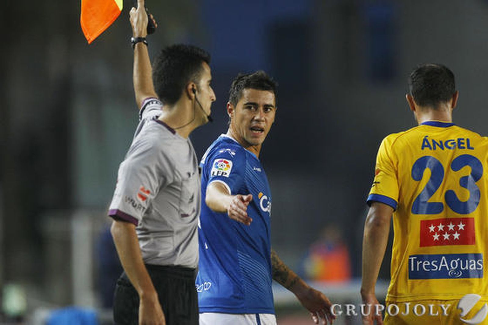 'Tati' Maldonado habla con el colegiado en un momento del encuentro.

Foto: Pascual