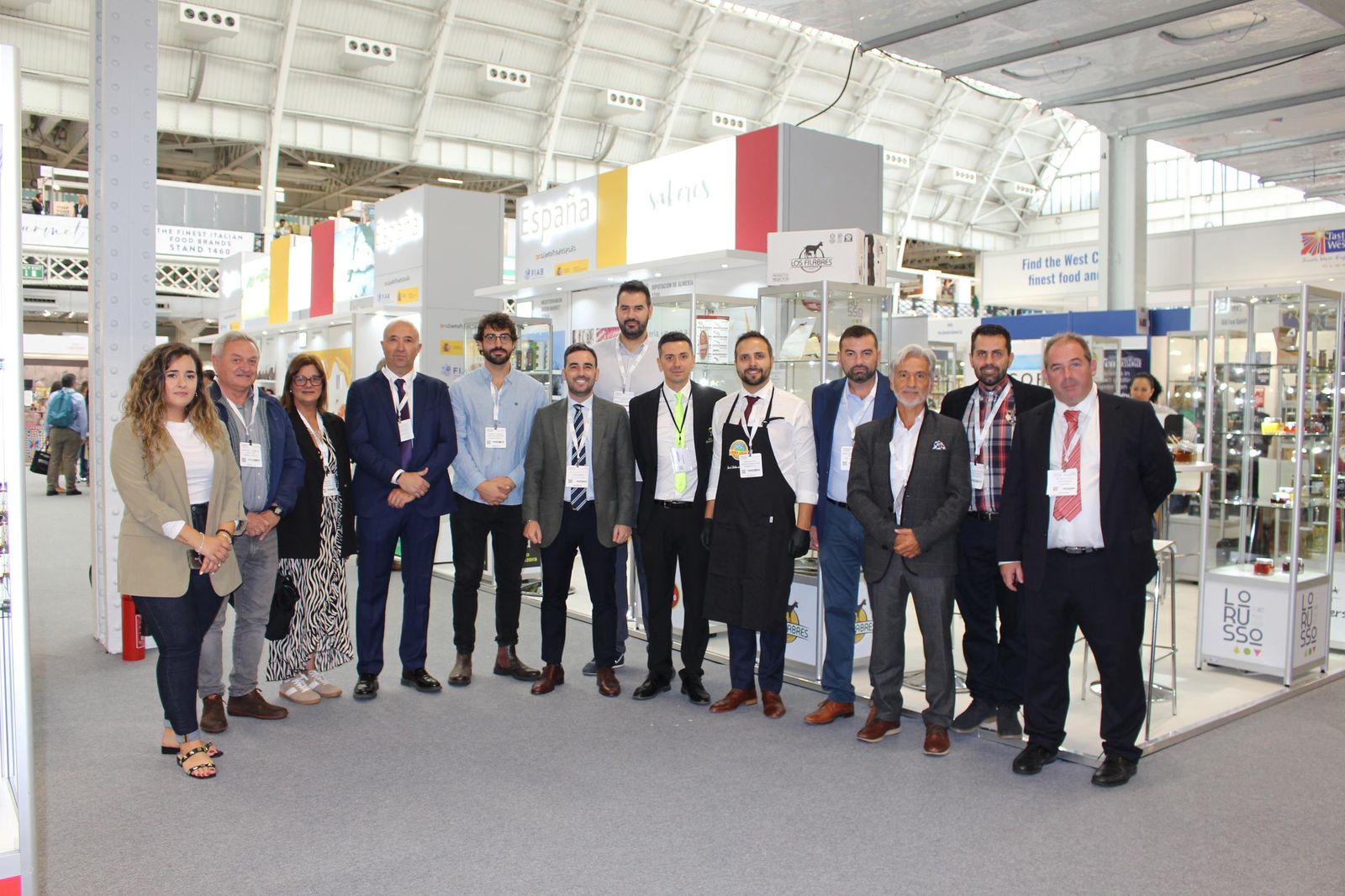 Foto de familia de los participantes.