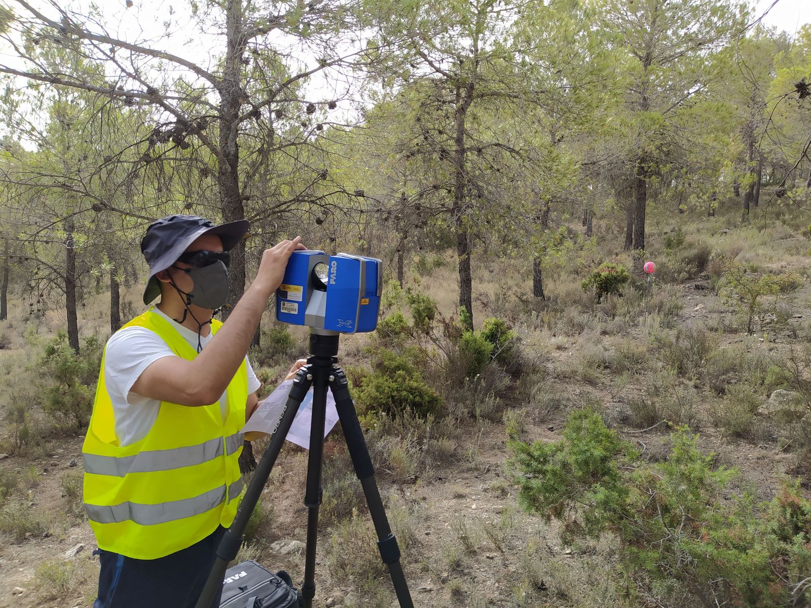 Foto con aparato de medición.