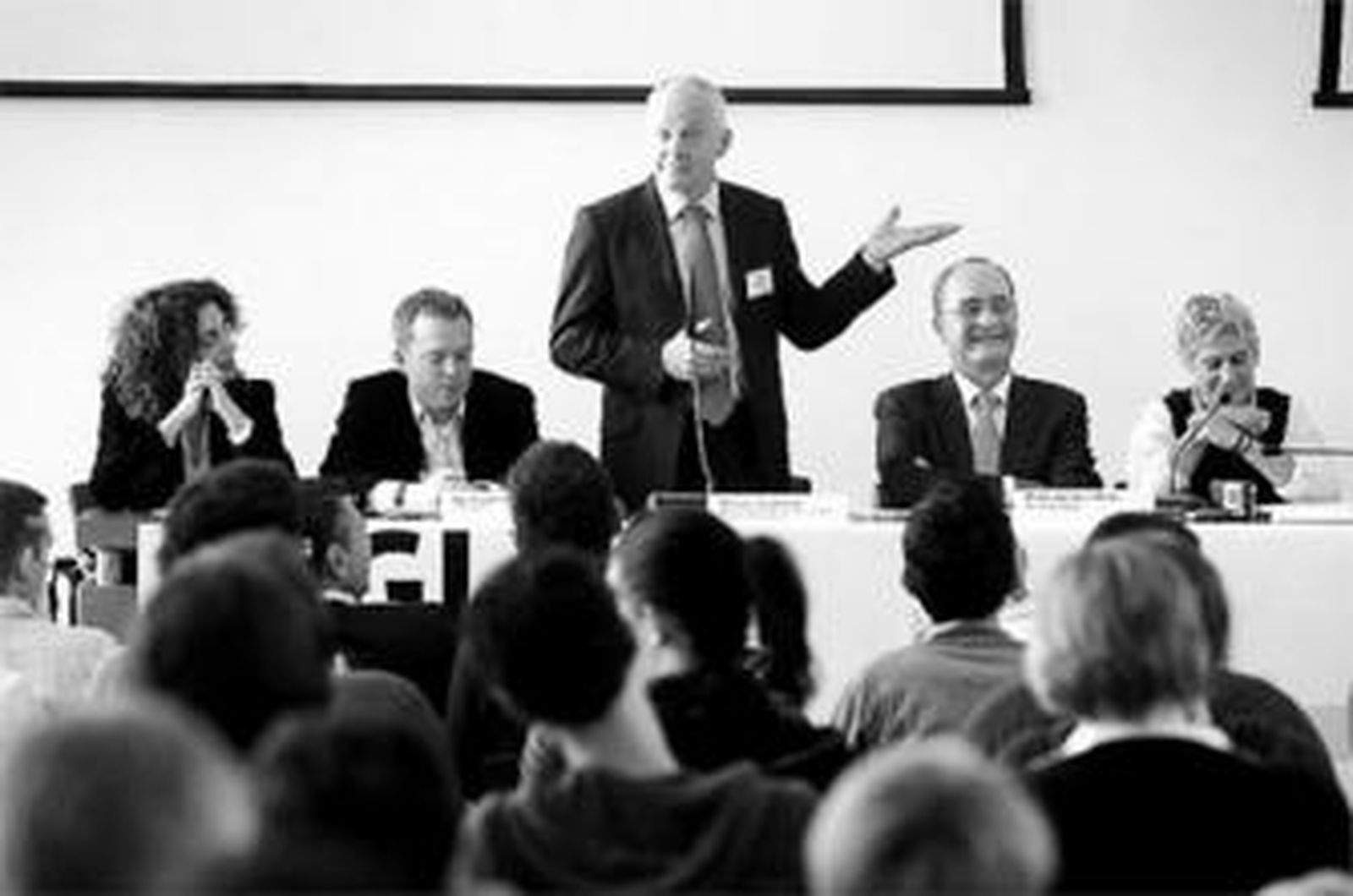 Un momento de la inauguración del foro de Iglyo, que hizo sonreír a los participantes.