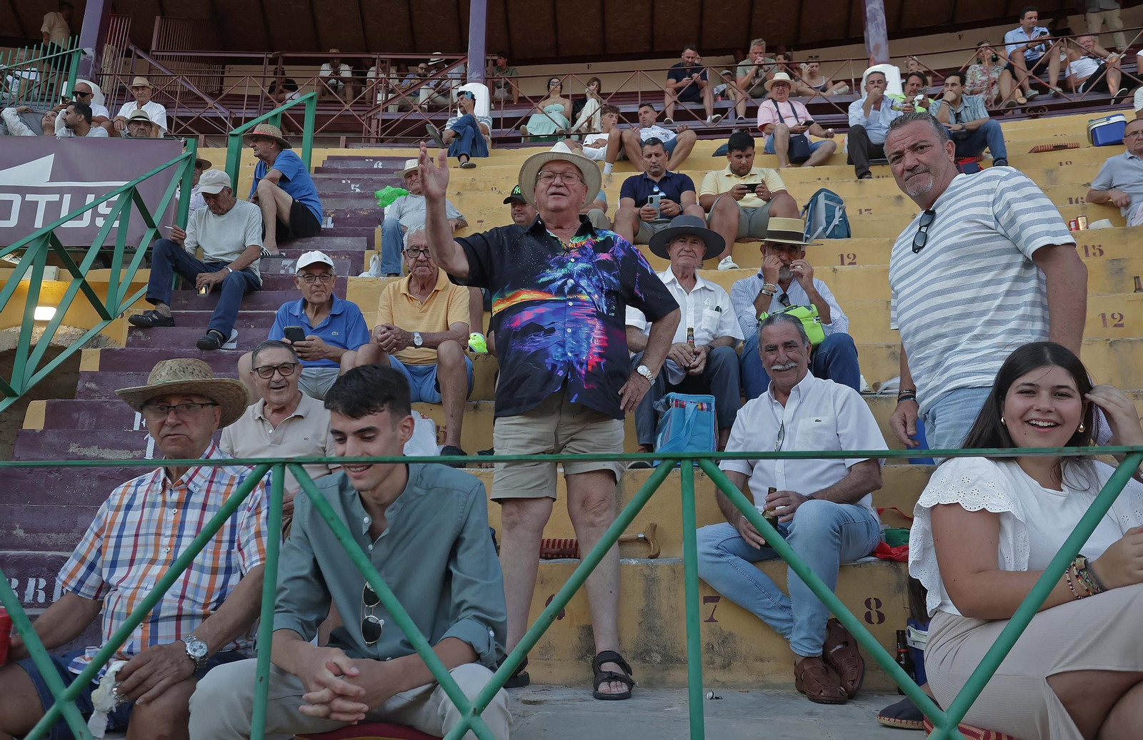 Búscate en la Plaza de Toros 'El Arenal' durante la novilla mixta con picadores del sábado de la Feria de La Línea