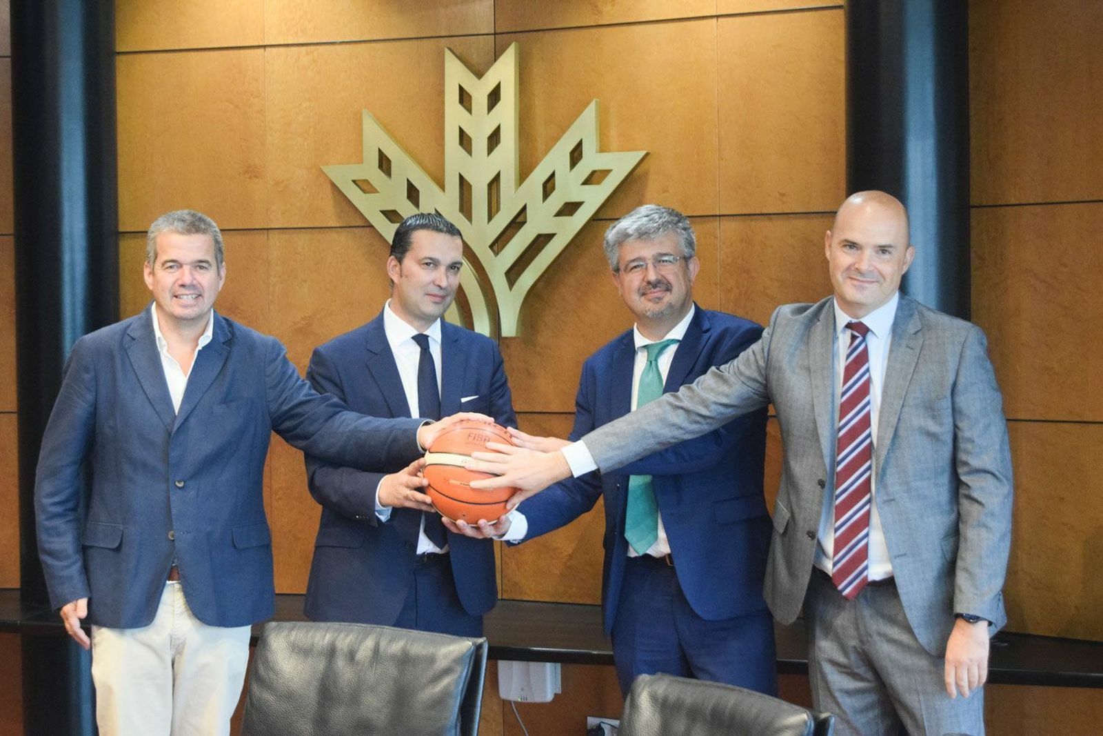 El convenio se firmó en la sede de Caja Rural