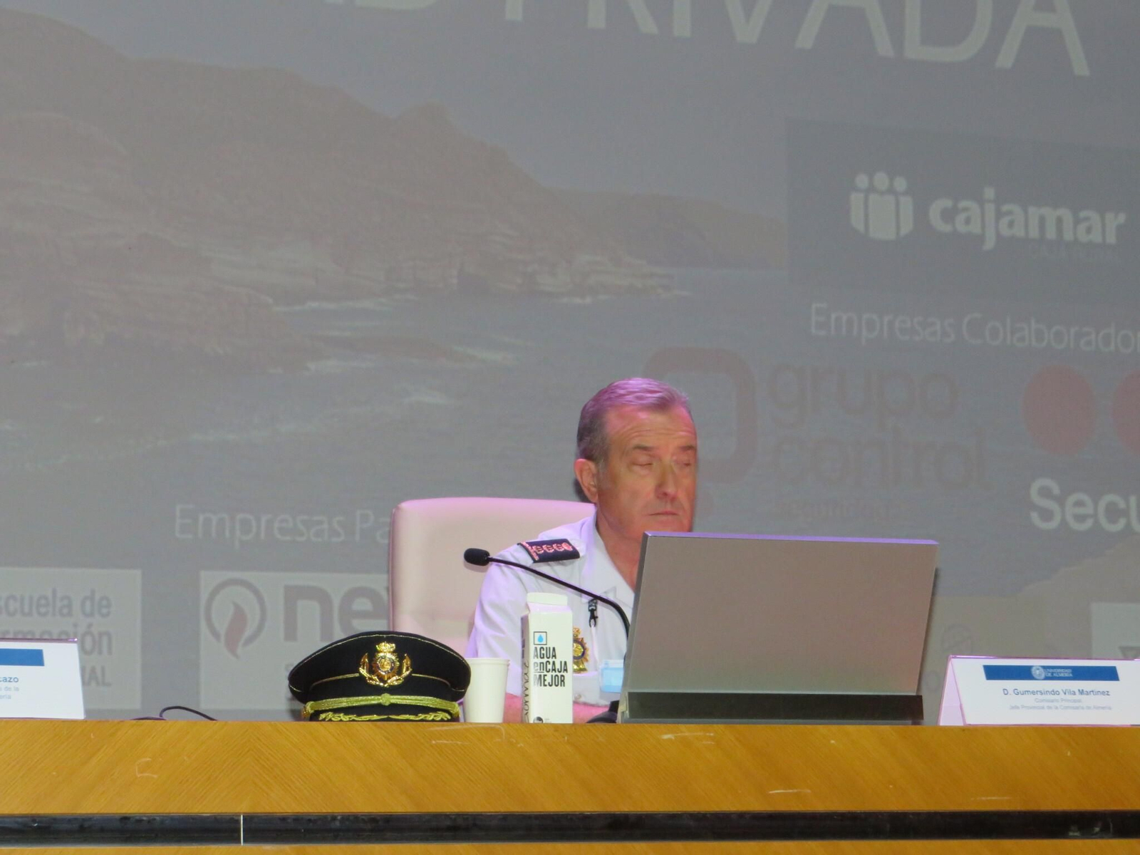 Policía y Guardia Civil premian a la seguridad privada en la UAL.