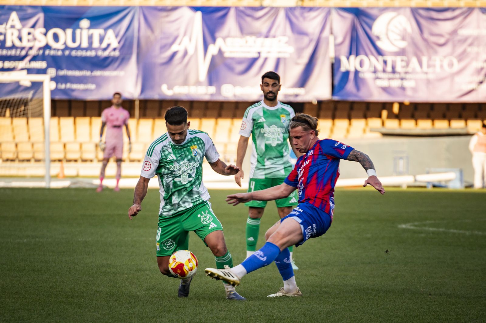 Imágenes del partido entre el Xerez CD y el Yeclano Deportivo en Chapín