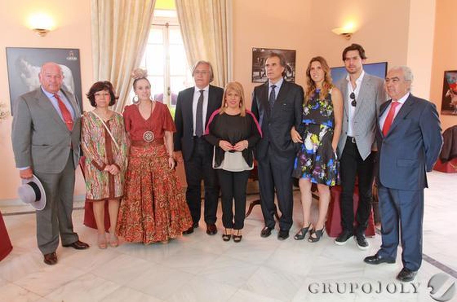 El ganadero mexicano Abelardo Morales, Caballo de Oro 2015, junto a la alcaldesa Mamen Sánchez, ayer, tras la recepción oficial en el Depósito de Sementales.

Foto: José Contreras
