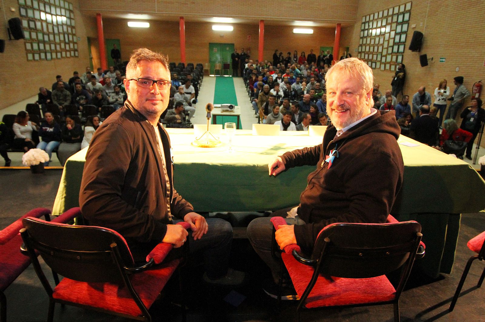 Imágenes de la entrega a Francisco Regueira del Premio Cine y Valores de Huelva Información