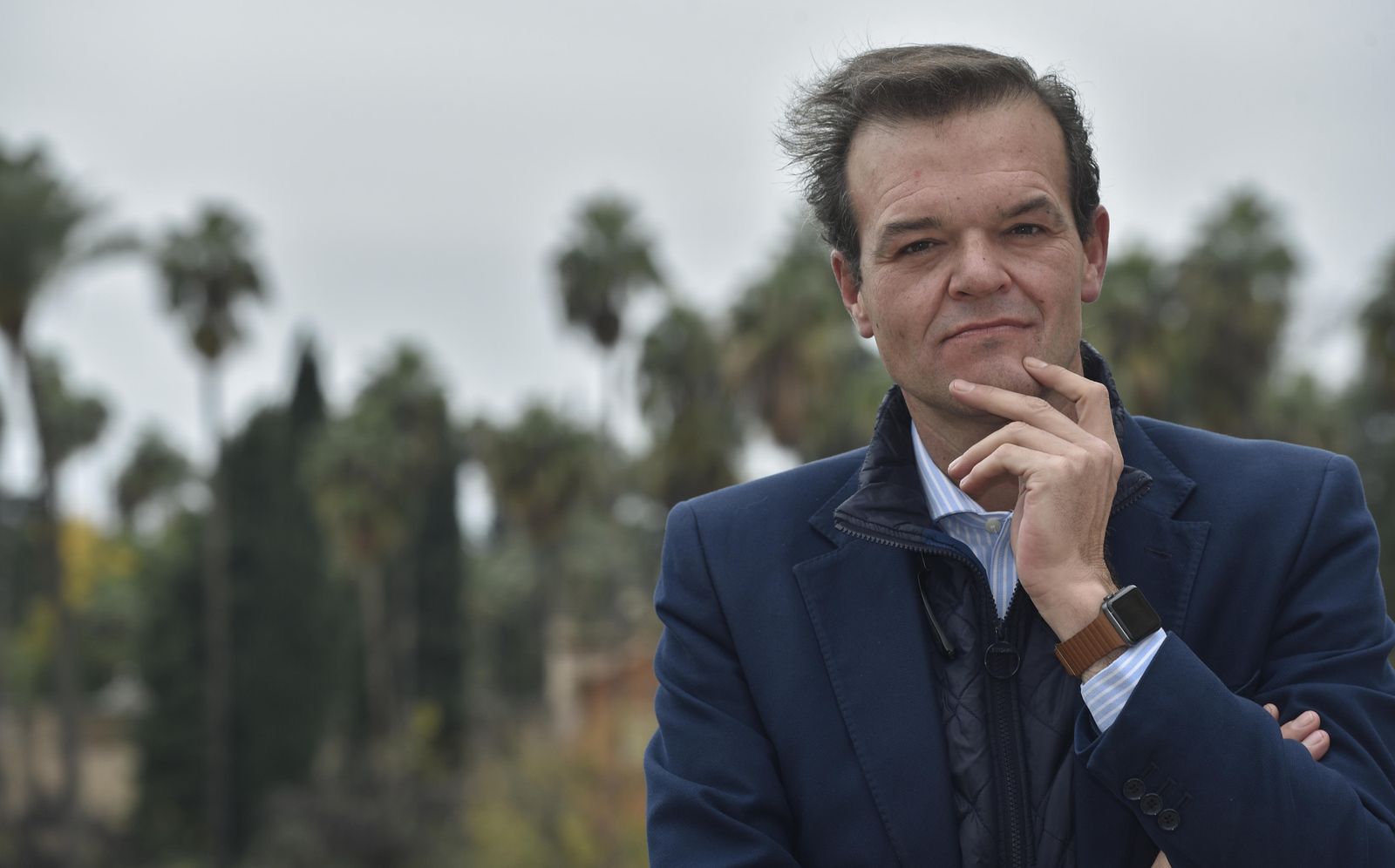 Rafael Salas posa con los Jardines de Murillo al fondo.