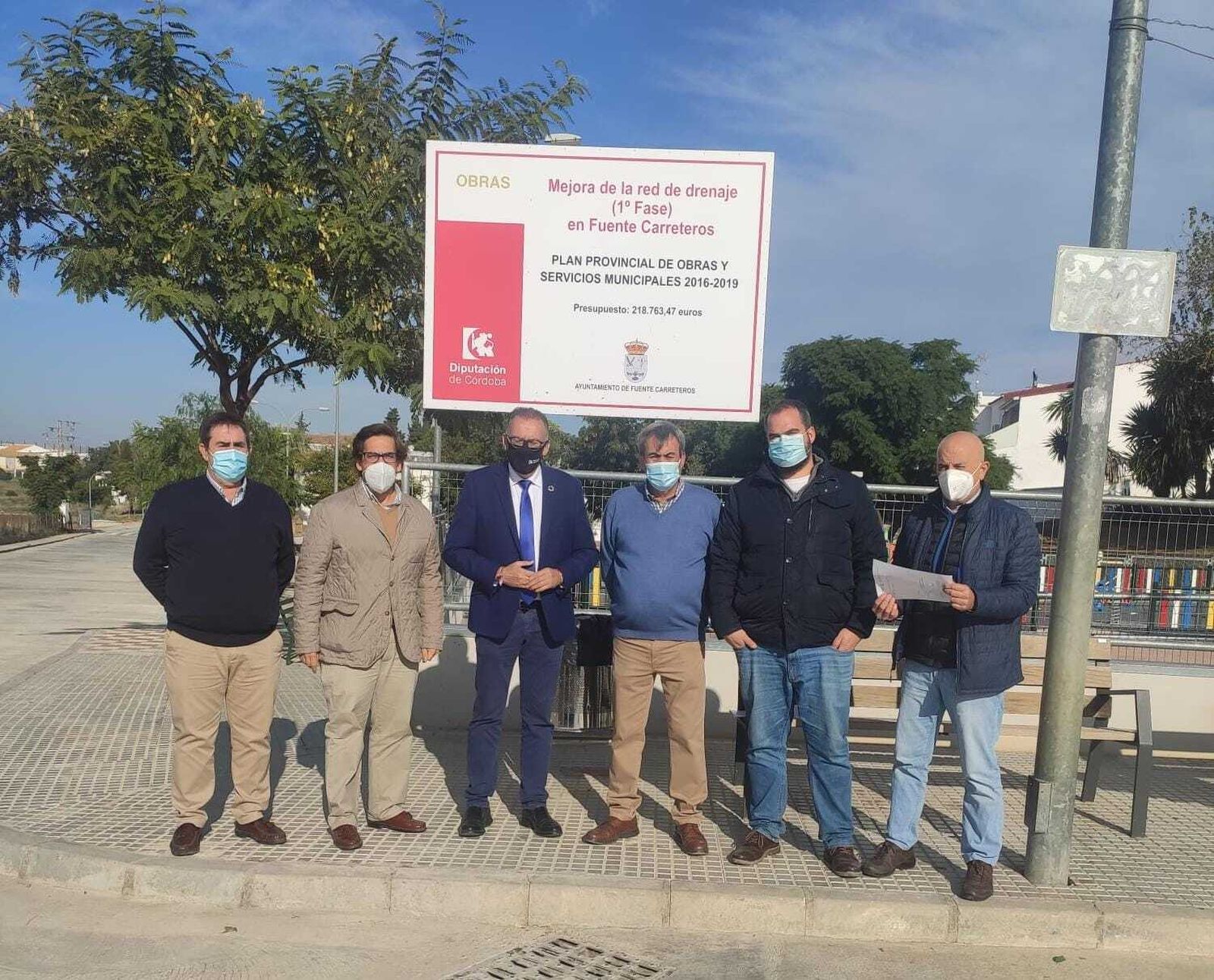 Un momento de la entrega de la obra.