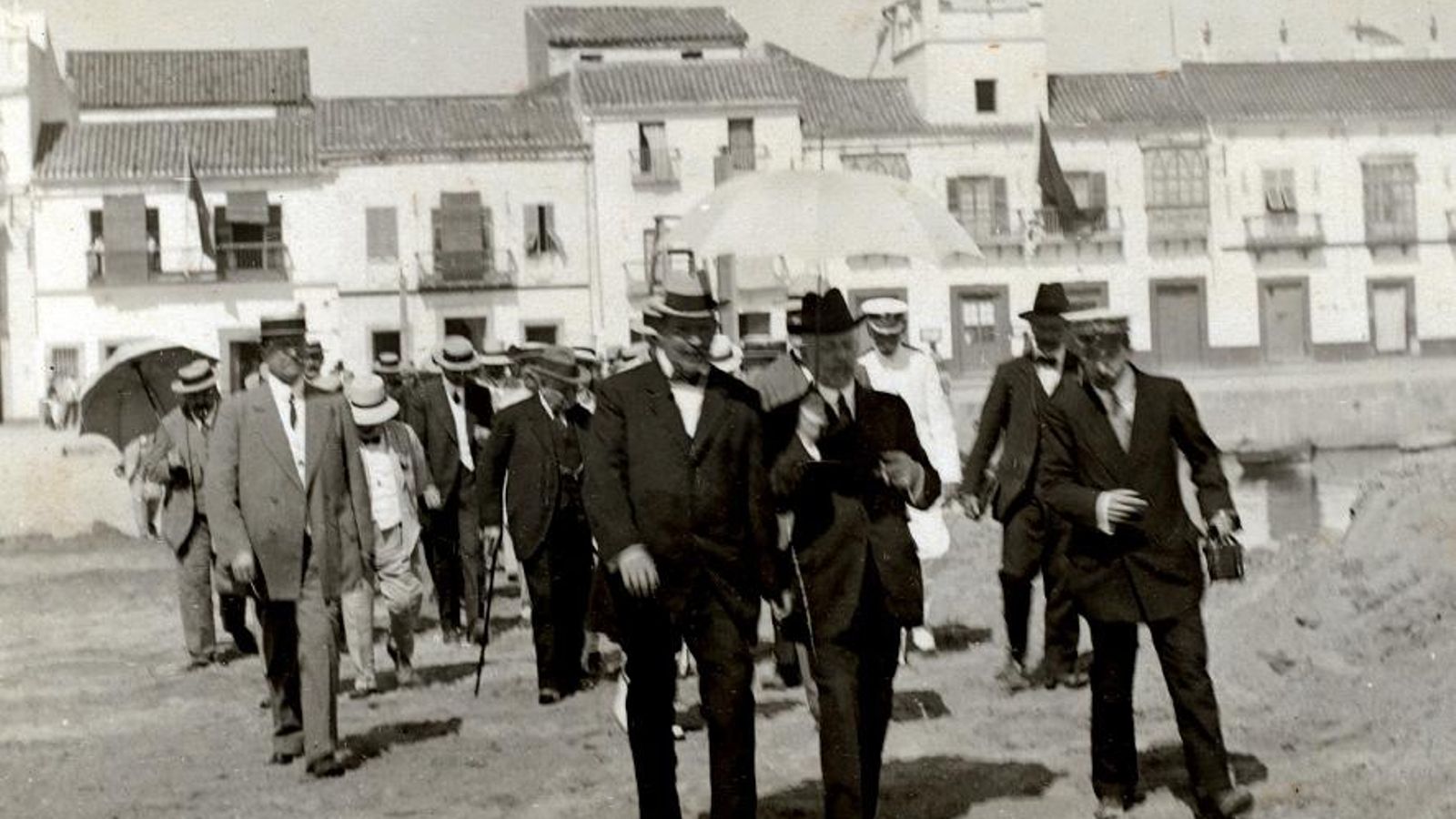 Visita del Jefe del Servicio Central de Puertos y Faros, señor Manuel Díez, al puerto de Algeciras. Marzo de 1914.