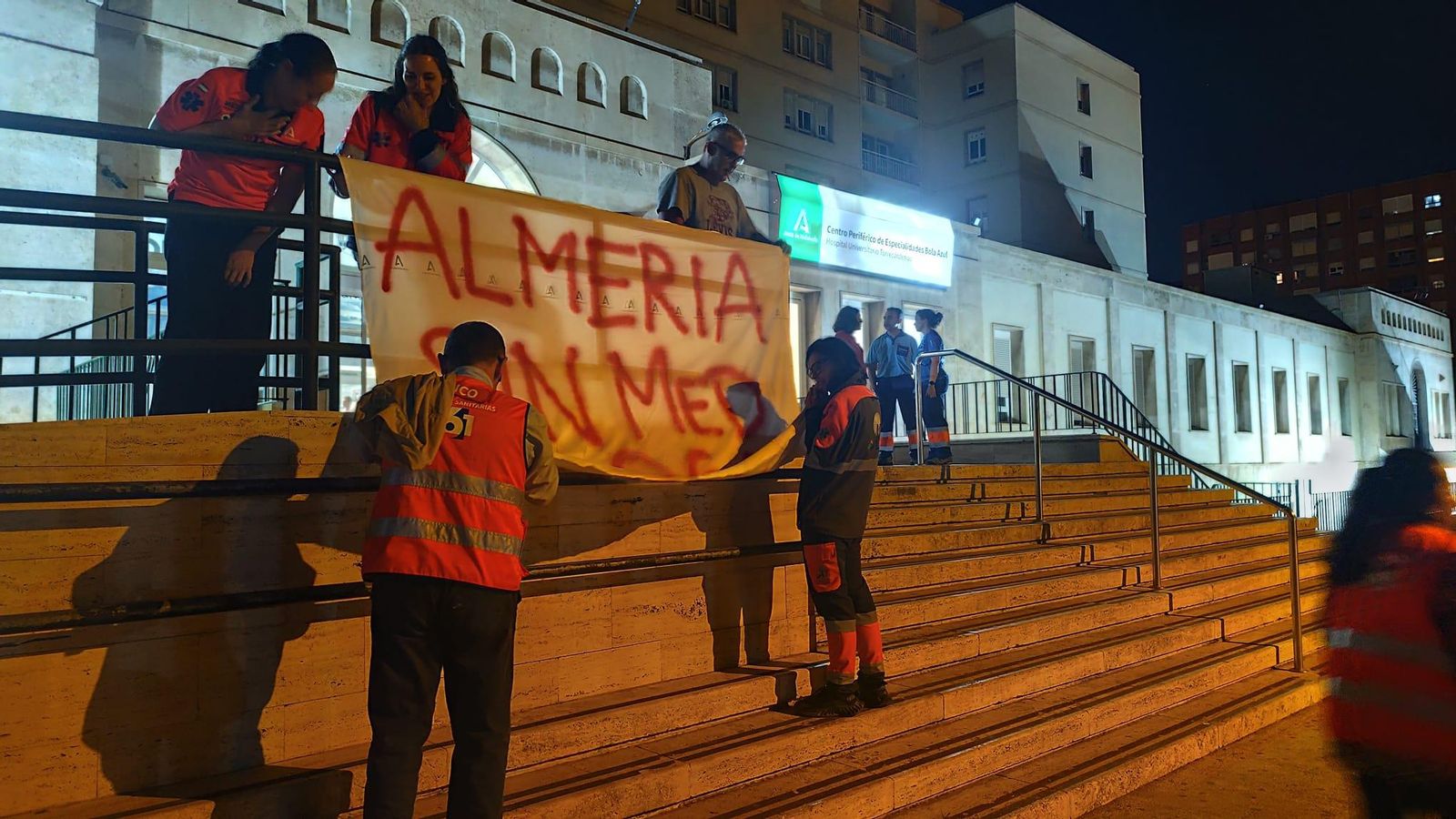 Protesta en la sala de coordinación del 061 de Almería